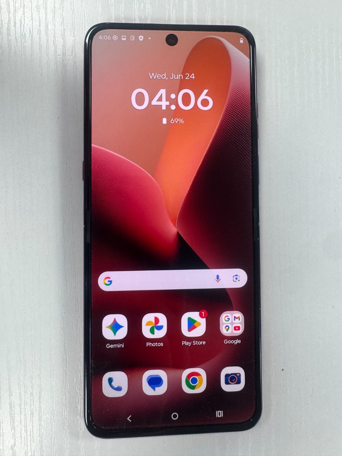 Motorola Razr Ultra 2025 – XT2551 (AT&T) Rio Red – 512GB – Good Condition