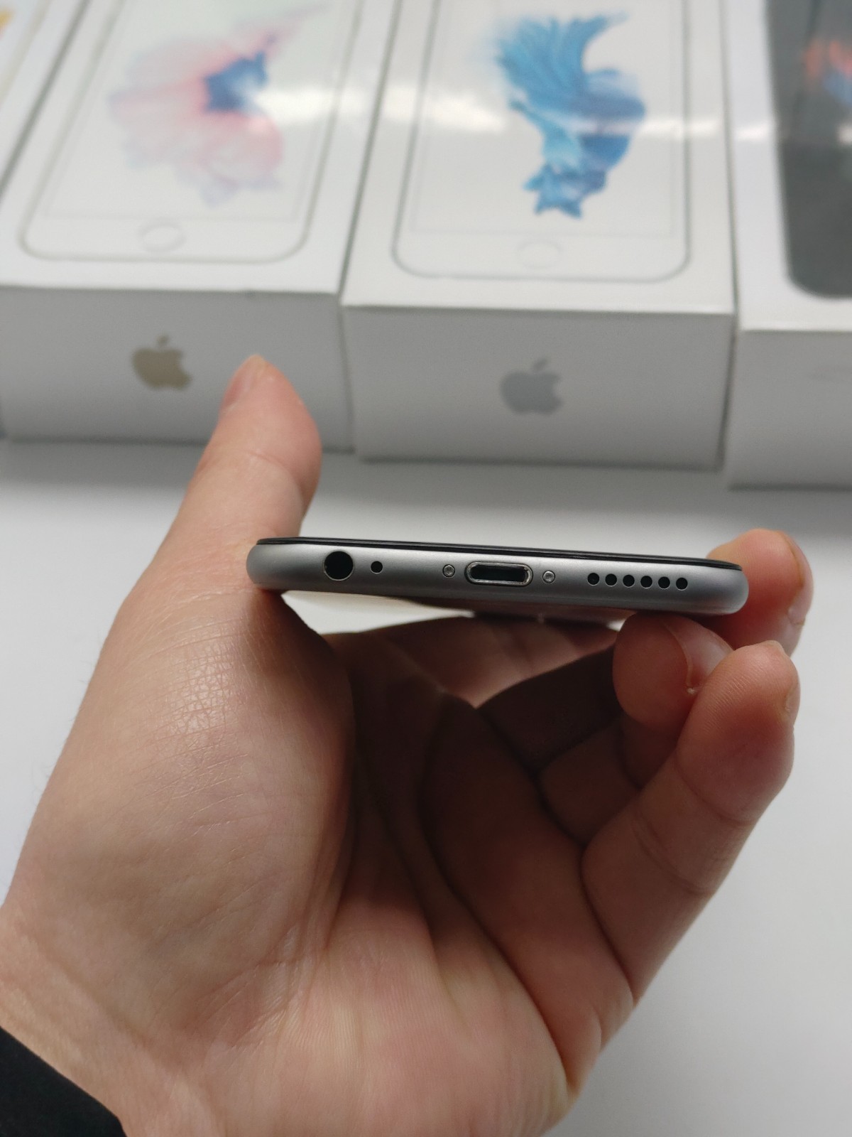 Boxed Apple iPhone 6s/6s PLUS 16/32/64/128GB Factory UNLOCKED(any carrier)