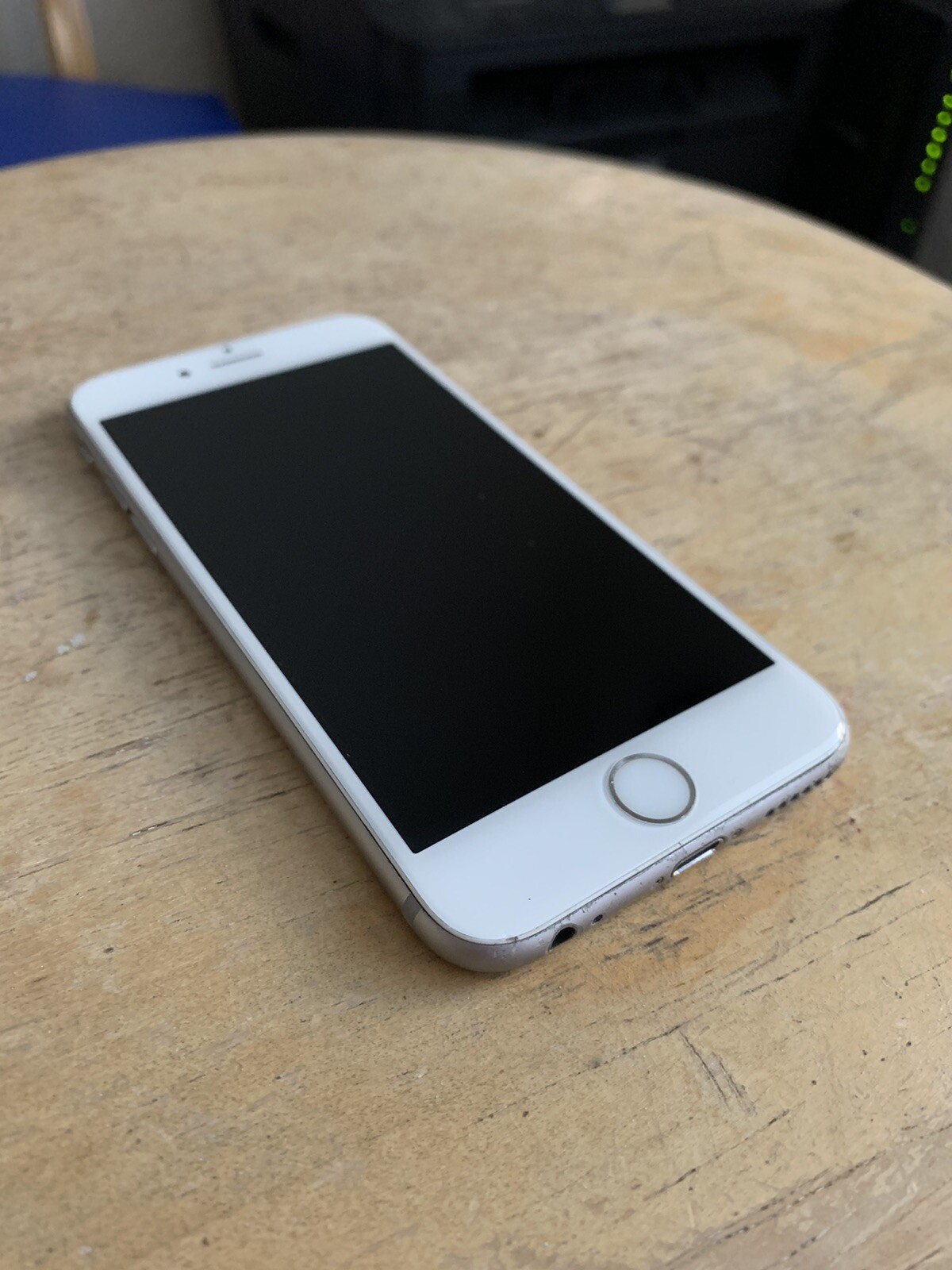 Apple iPhone 6s – 16GB – Space Gray (Unlocked) A1688 (CDMA + GSM)
