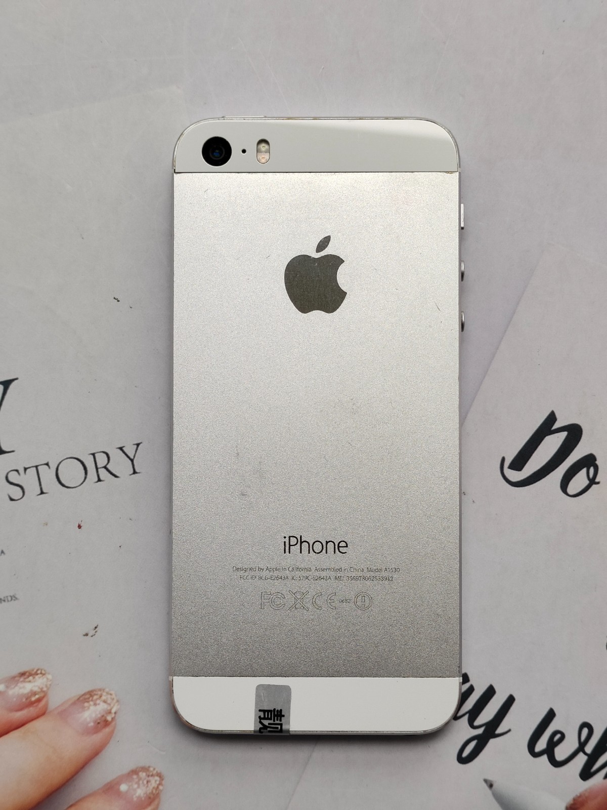 90%N ew Apple iPhone 5/5c/5s Factory UNLOCKED for any carrier 8/16/32/64GB GOOD