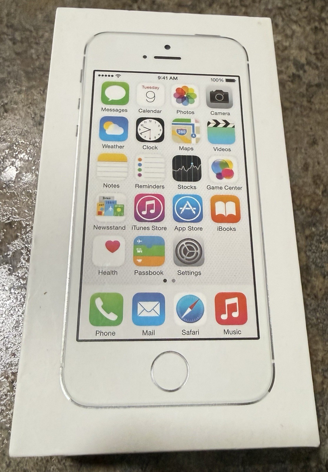 Apple iPhone 5s 16 GB Silver iOS 7.1 Unlocked With Original Box