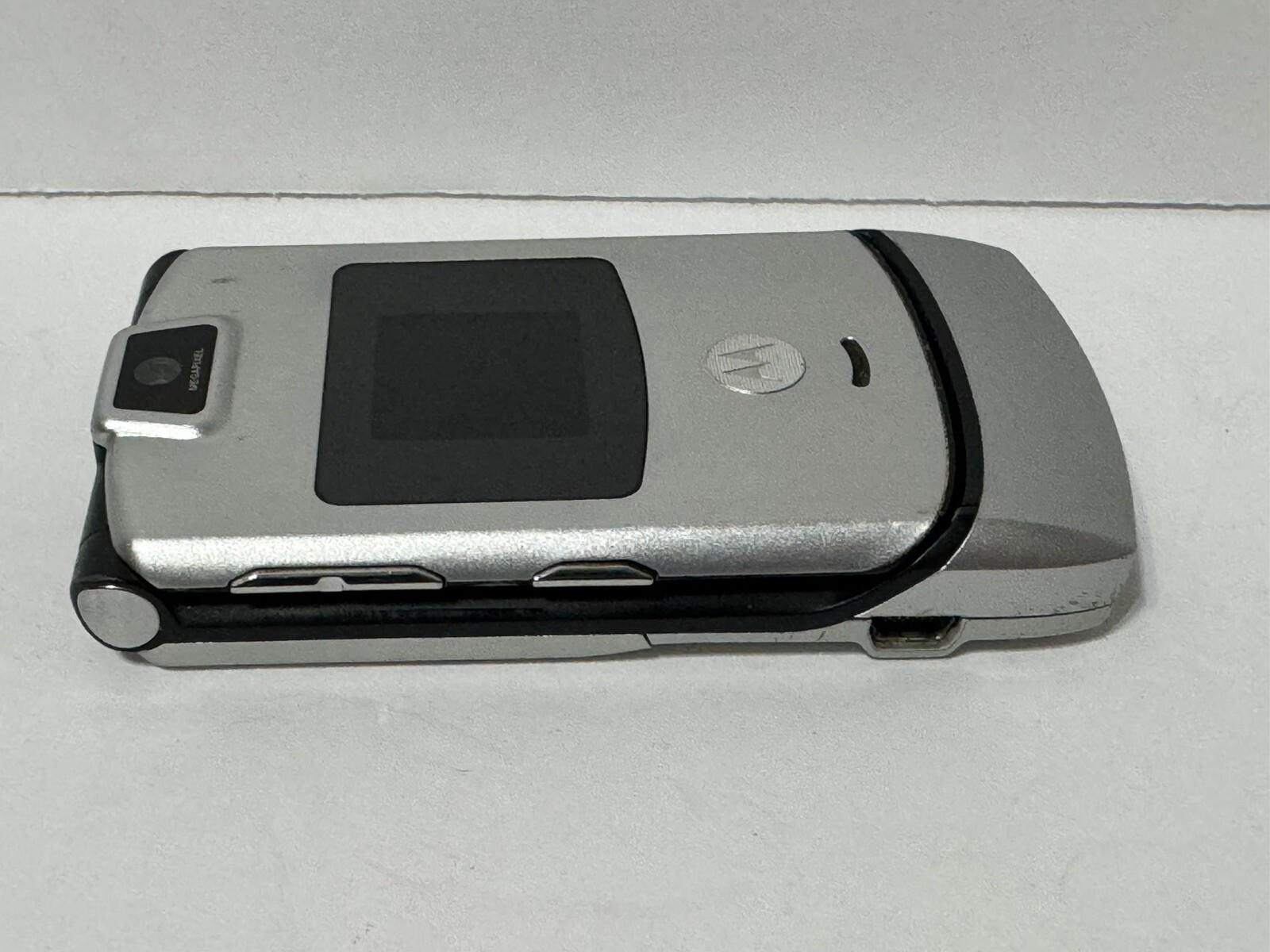 Motorola RAZR V3m Silver Cellular Flip Phone – Verizon Tested – Bad Battery