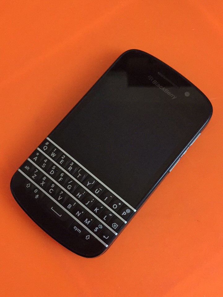 BlackBerry Q10 Classic Smartphone Unlocked 16GB 4G LTE Physical Keyboard
