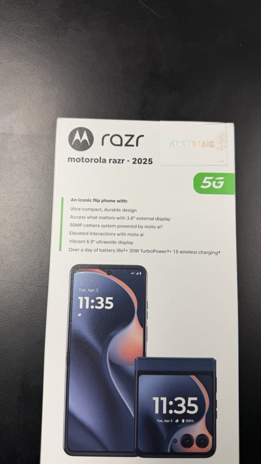 NEW Motorola Razr 2025 – 256 GB – Blue (Cricket Wireless Carrier Lock)NEW SEALED