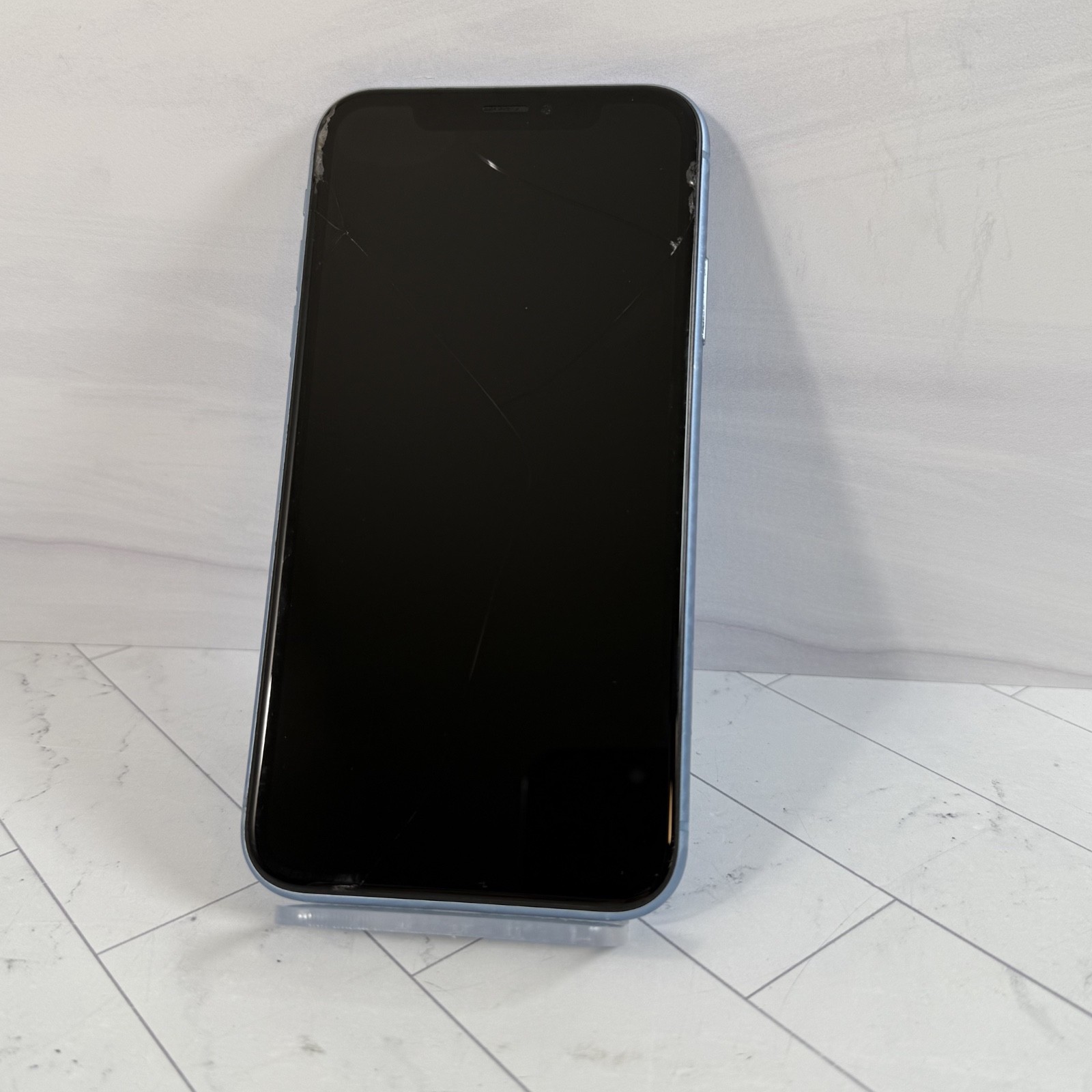 Cracked Screen LCD Apple iPhone XR 64GB Unlocked Blue A1984 #A77