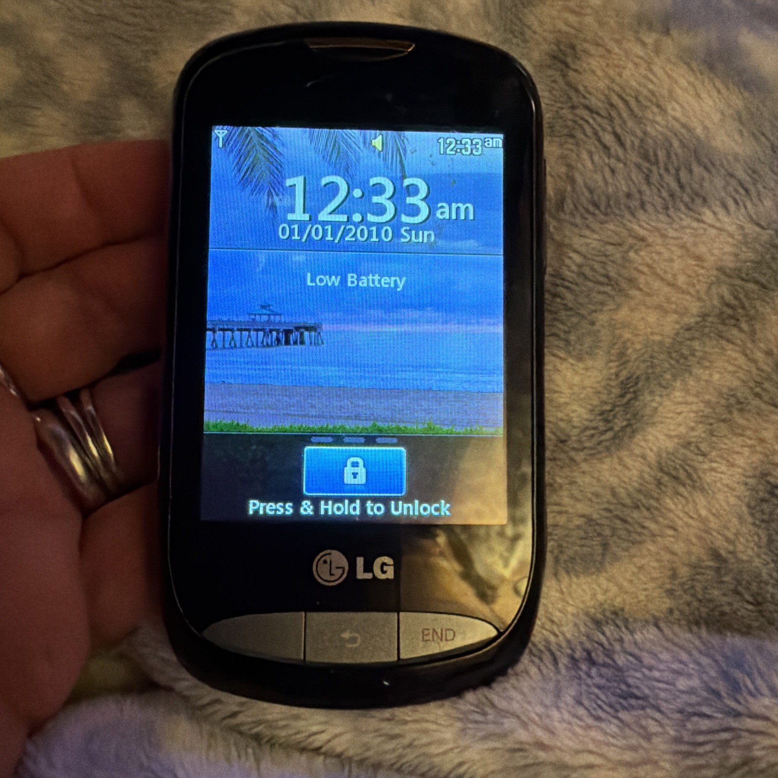 LG 800G / 800GB – Black ( TracFone ) Cellular Phone