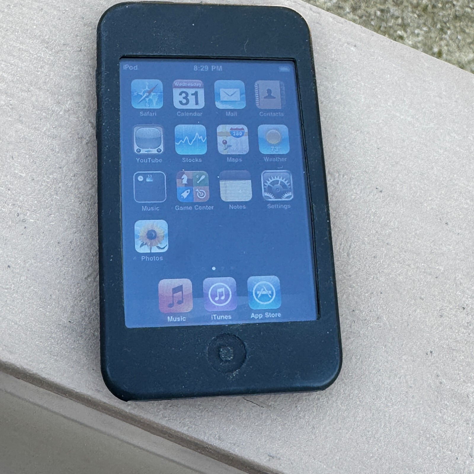 Apple iPod Touch 2nd Gen 32GB MB533LL – MP3 Player, Wi-Fi, Multimedia Device