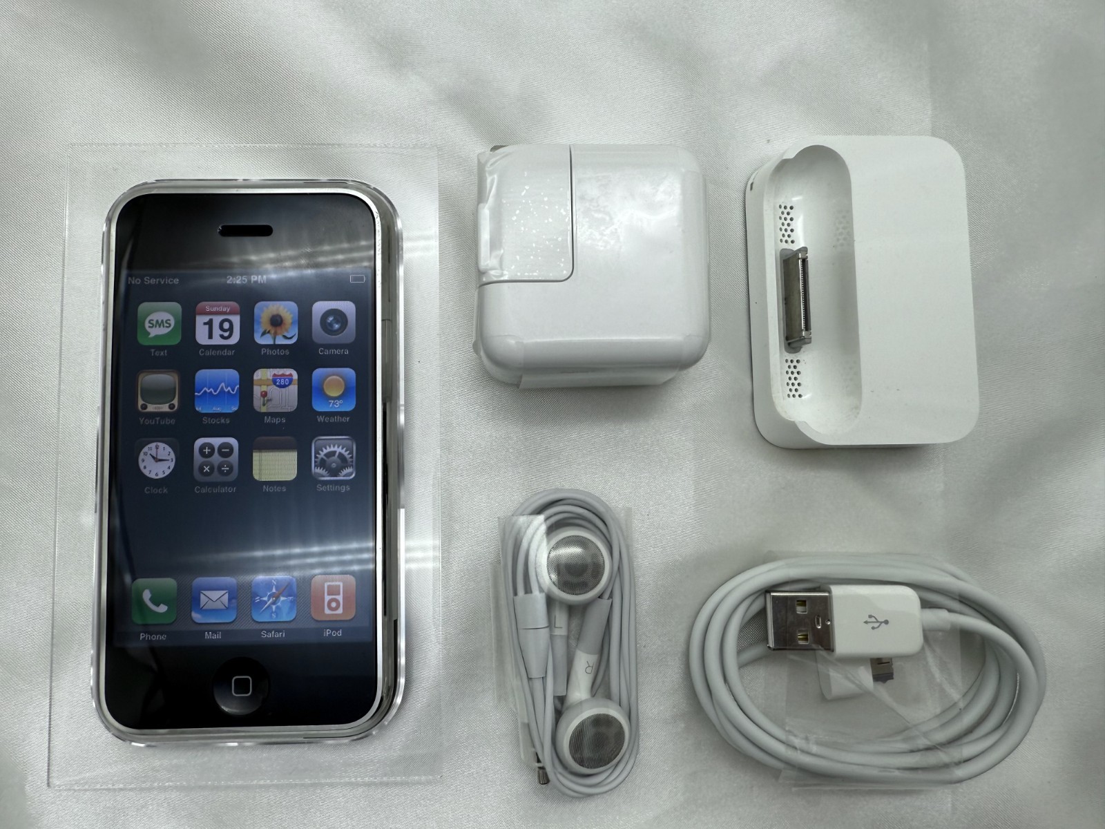 Apple iPhone 1st Generation 2G 4GB AT&T A1203 (GSM) iOS 1.0