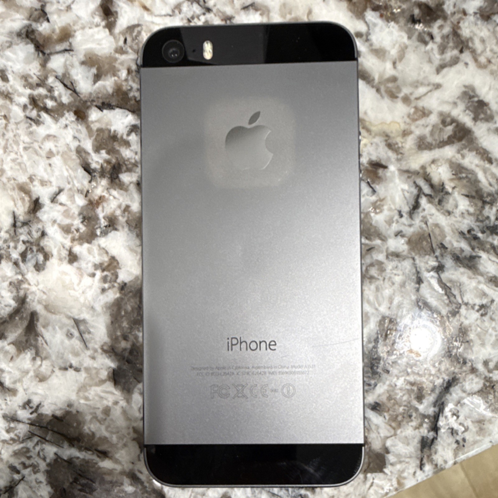 Apple iPhone 5s Gray/Black 8MP A7 Dual Core 4.0in Smartphone with Box