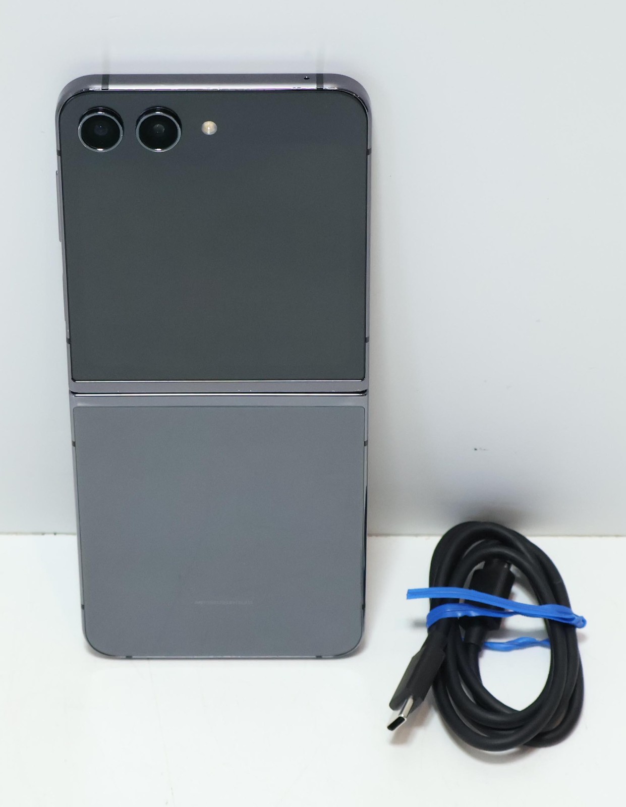 Samsung Galaxy Z Flip 5 5G 256GB (Unlocked) 6.7″ SM-F731U