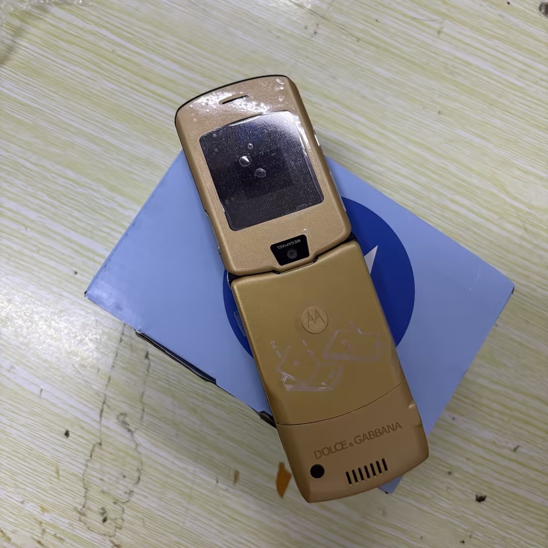 Unlocked Motorola RAZR V3i Dolce Gabbana Gold GSM Flip Bluetooth Mobile Phone
