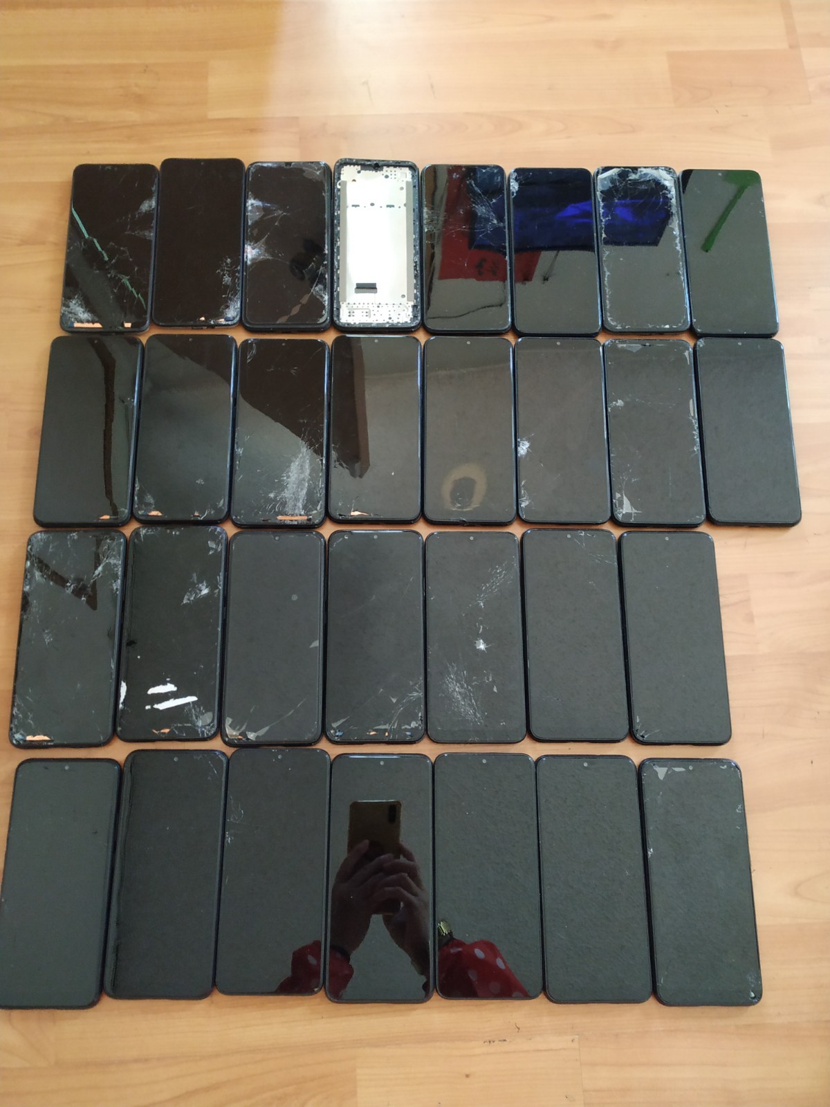 Lot of 31 Cloud Mobile Stratus C8 32GB Smartphone Black For parts