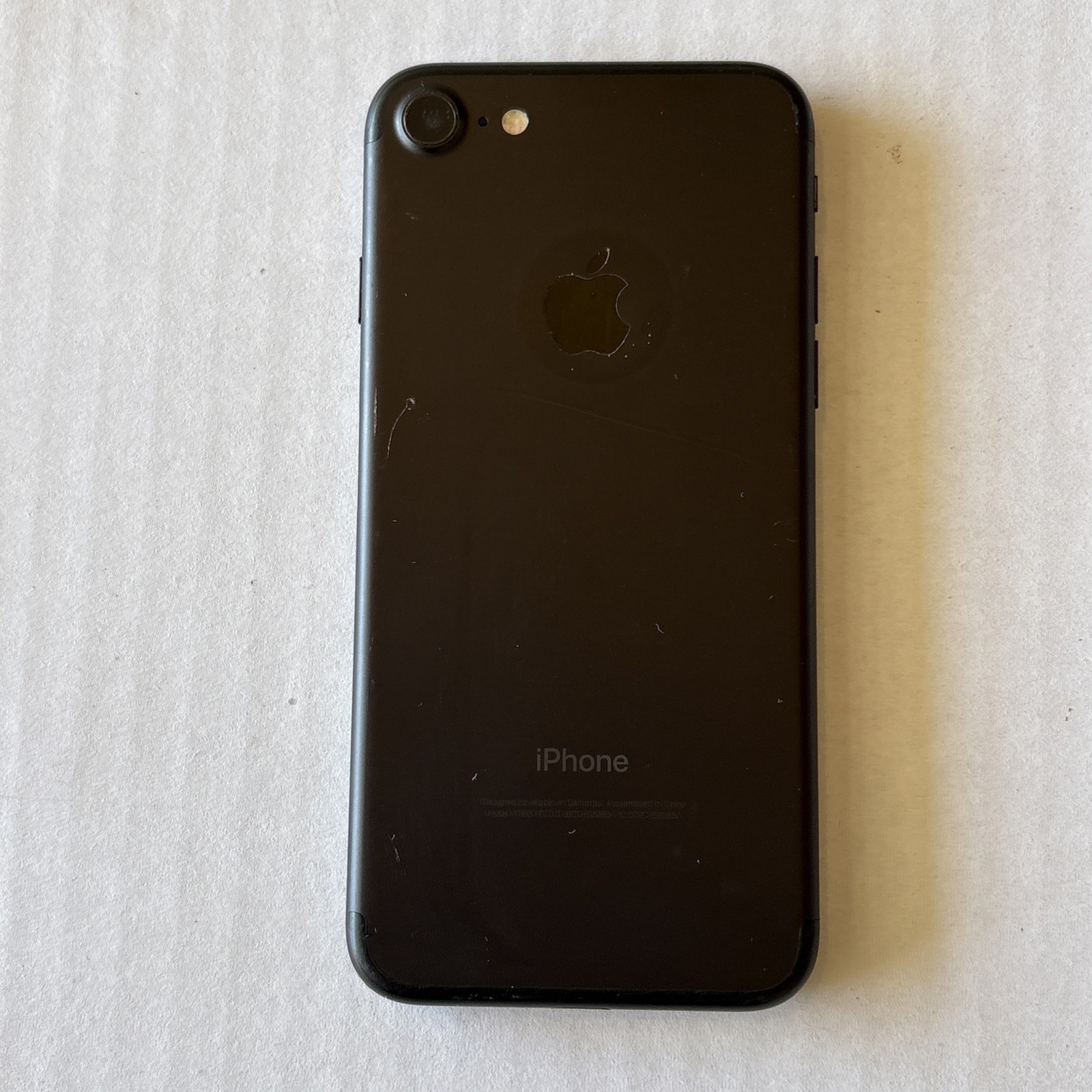 Apple iPhone 7 Black A1660 32 GB iOS Unlocked Smartphone.