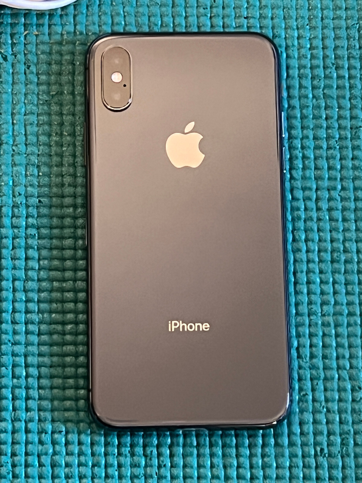 Apple iPhone X – 64GB – Space Gray (Unlocked) A1865 (CDMA + GSM)