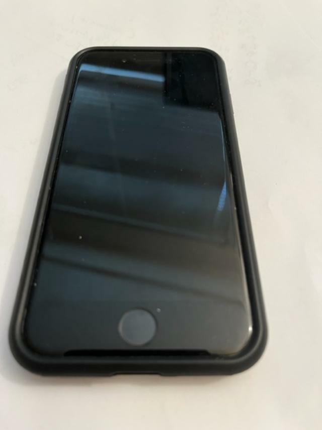 Apple iPhone 8 – 64GB – Space Gray A1905 (GSM) Unlocked
