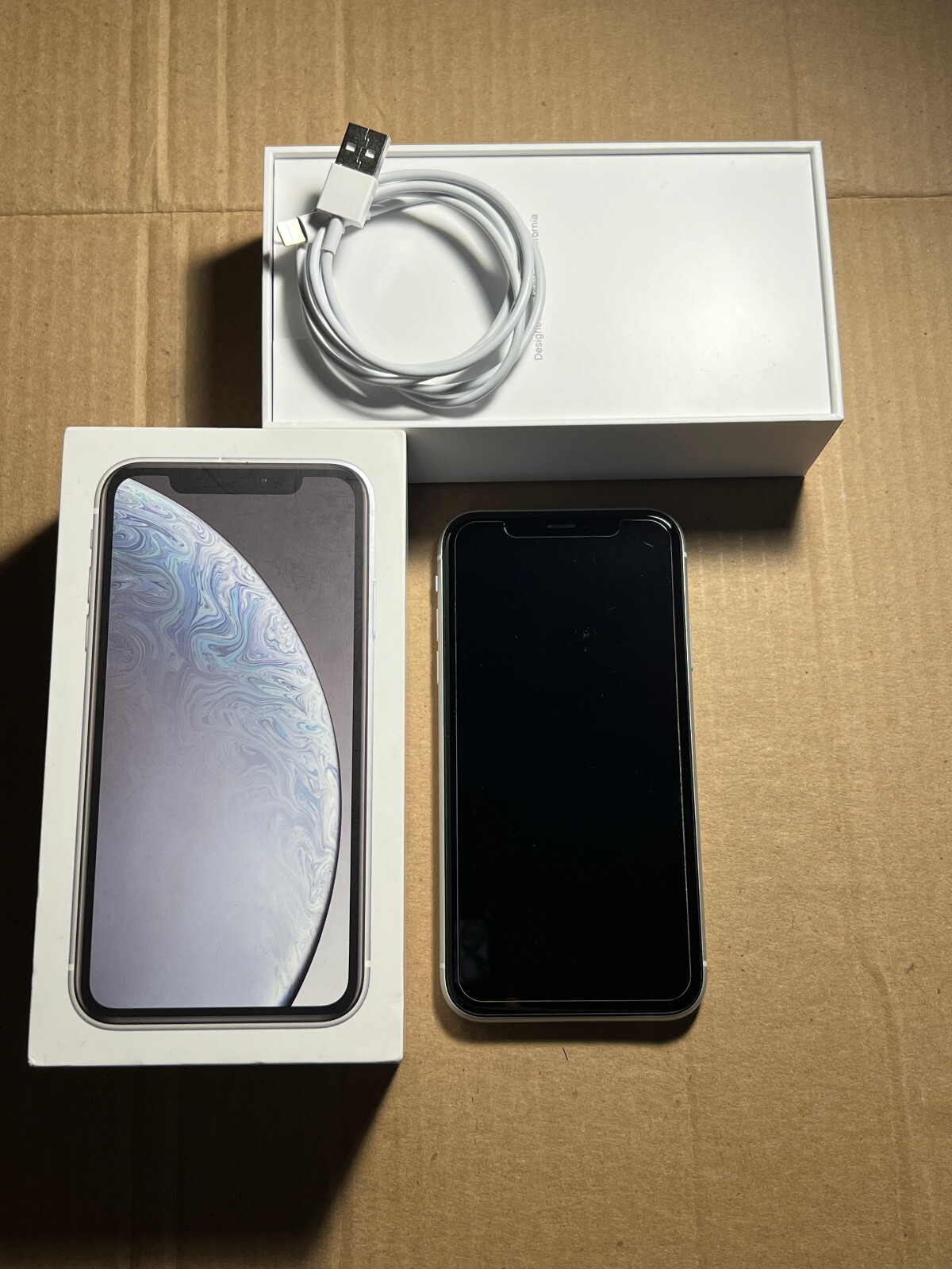 Apple iPhone XR – 64GB – White (unlocked) A1984 (CDMA + GSM) Read