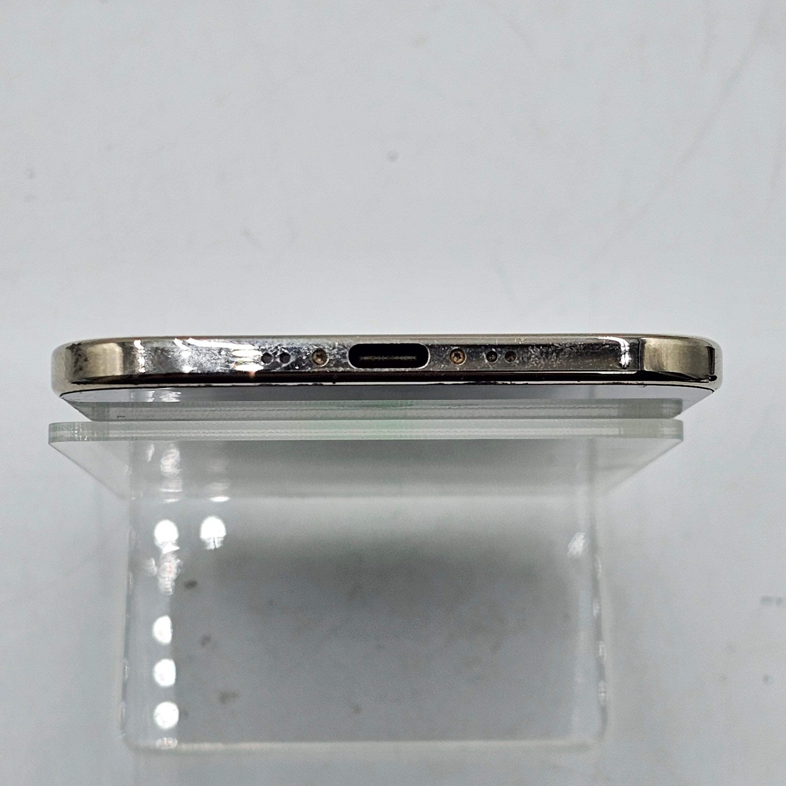 Broken Unlocked Apple iPhone Air 256GB MG1A4LL/A Read