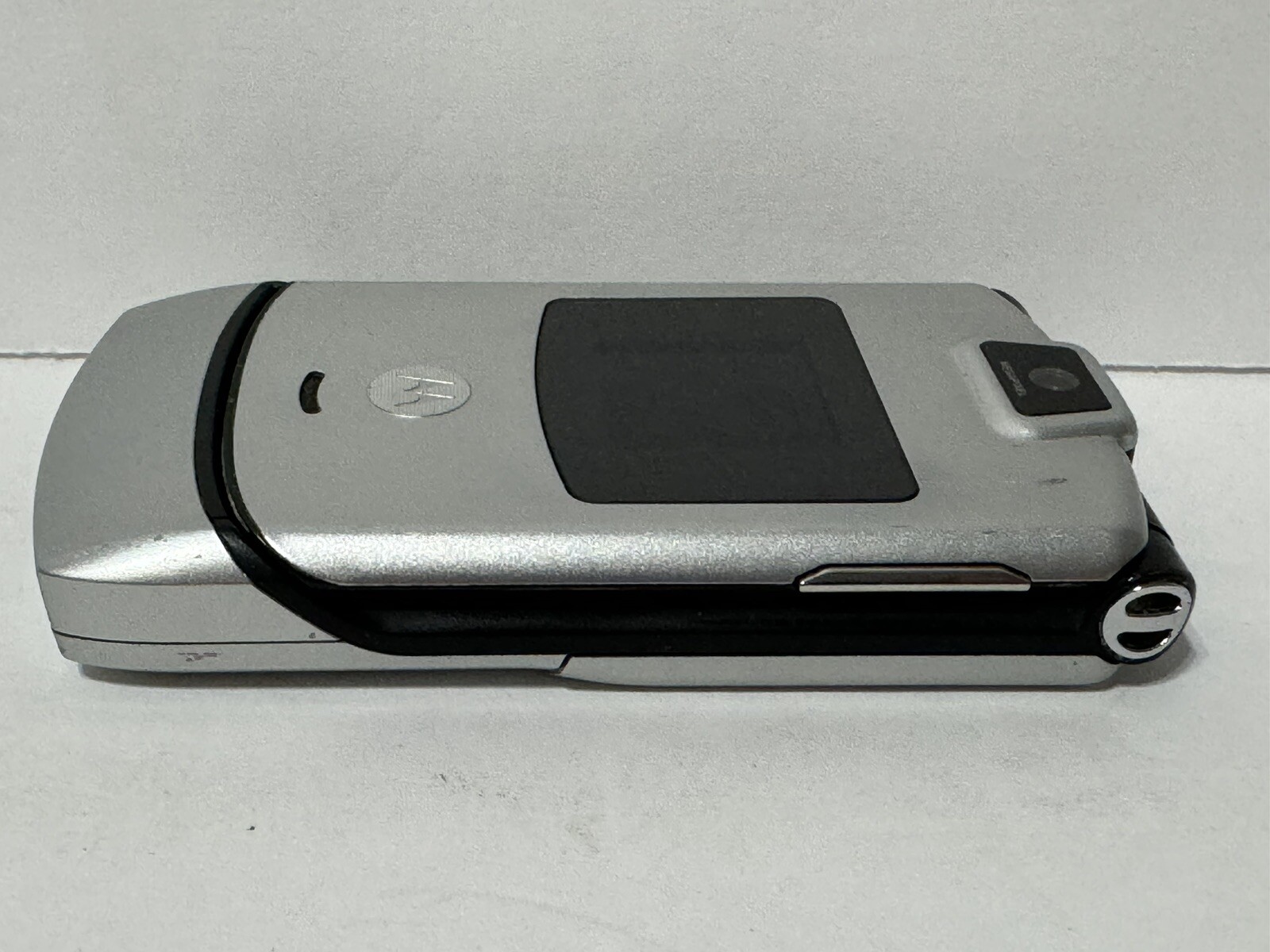 Motorola RAZR V3m Silver Cellular Flip Phone – Verizon Tested – Bad Battery