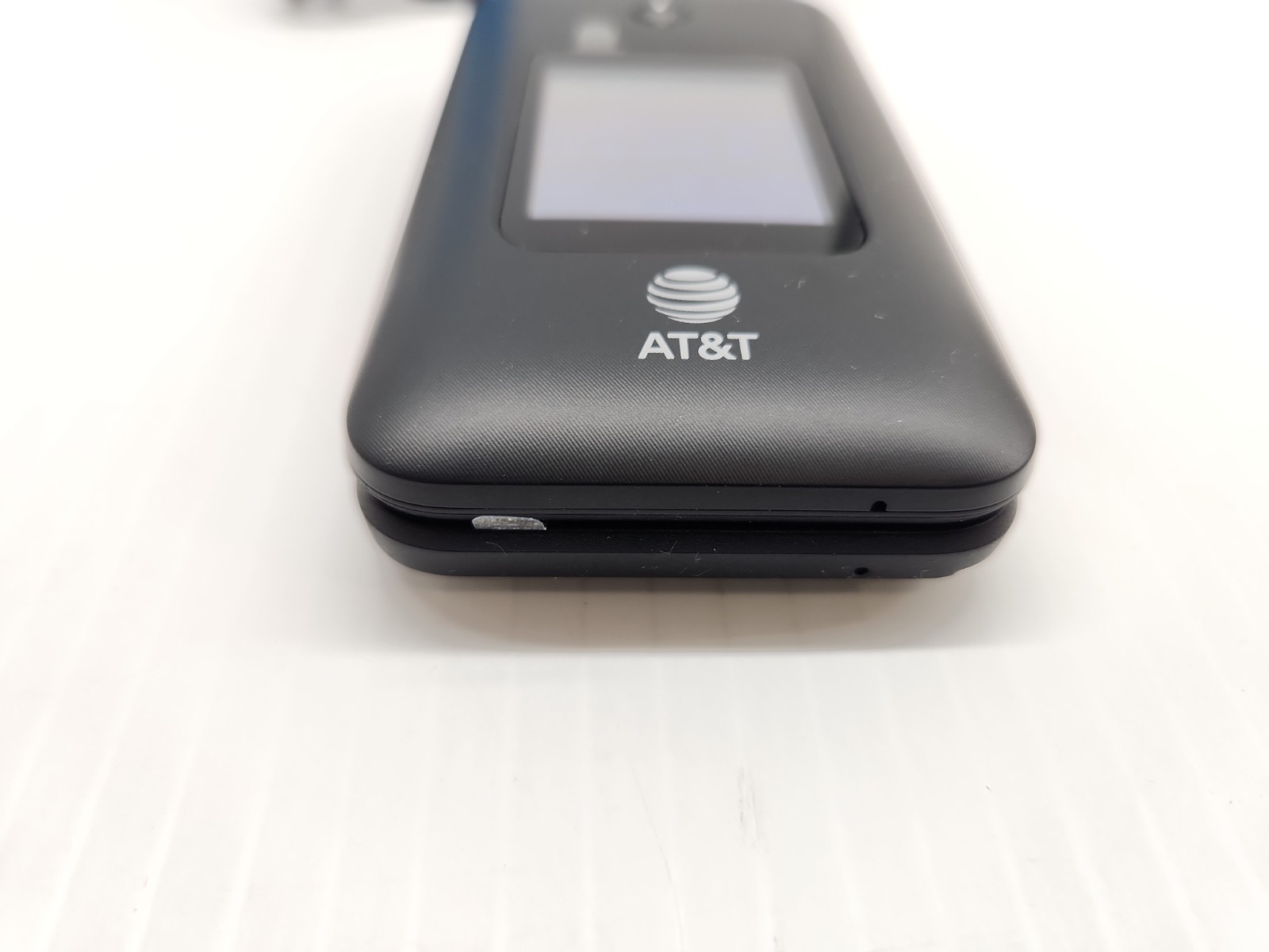 NEW AT&T FLIP IV U102AA 4G LTE AT&T SIM CARD INCLUDED! Read Description
