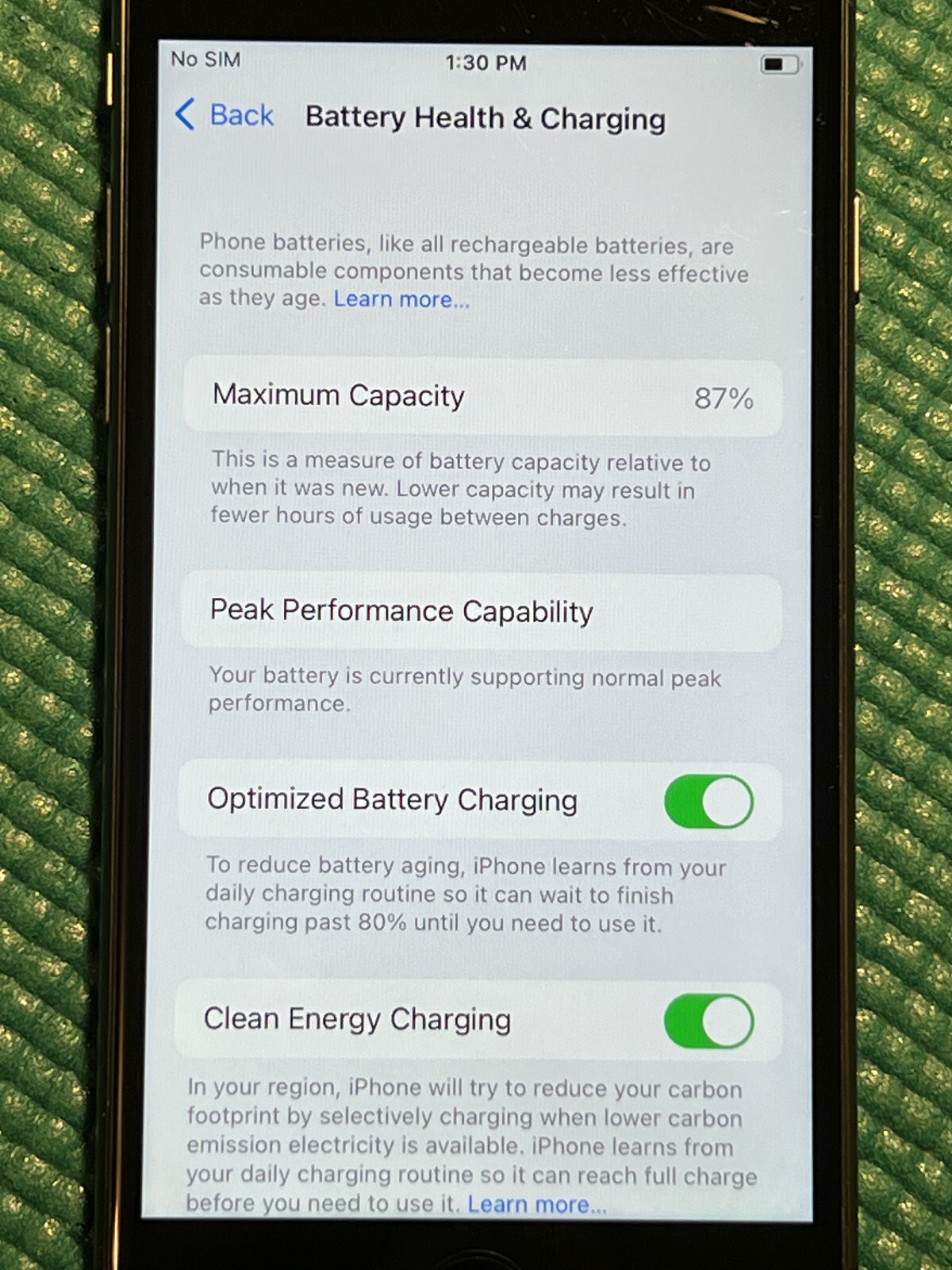 Apple iPhone 8 – 64GB – Space Gray (Unlocked) A1863 (CDMA + GSM)