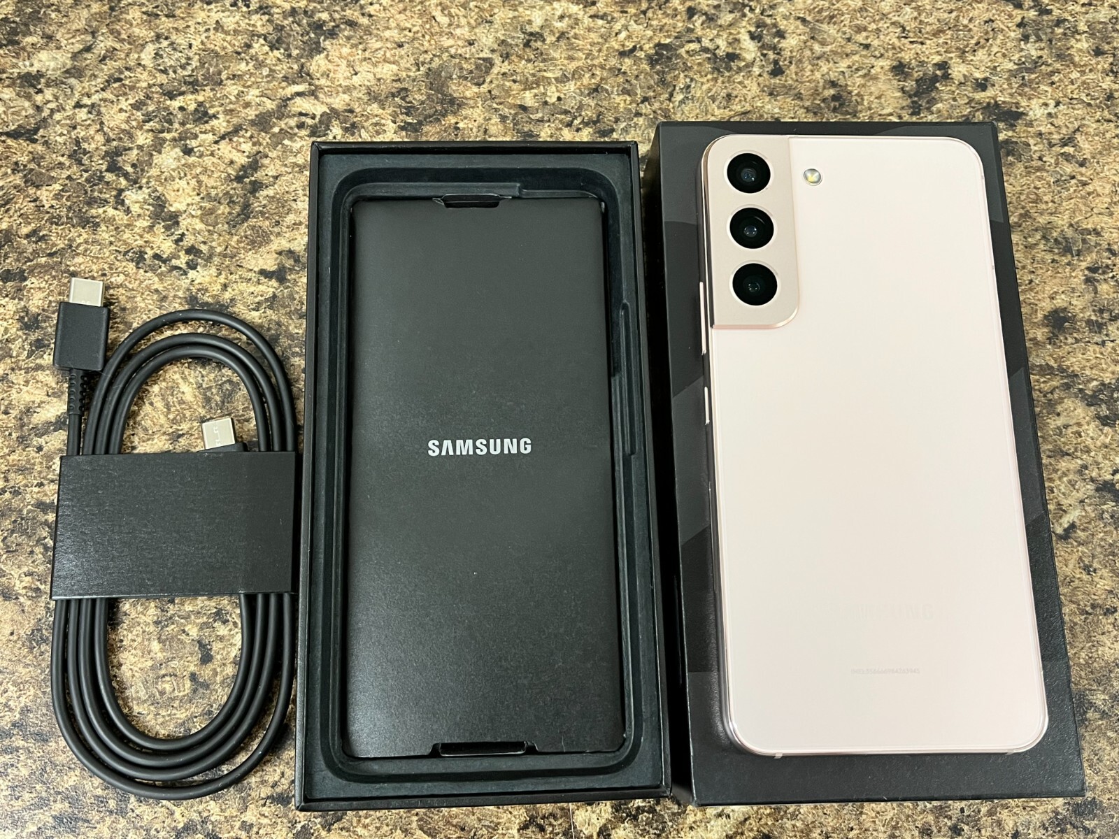 UNLOCKED – Samsung Galaxy S22 5G SM-S901U Phantom Black 128GB – Excellent In-Box