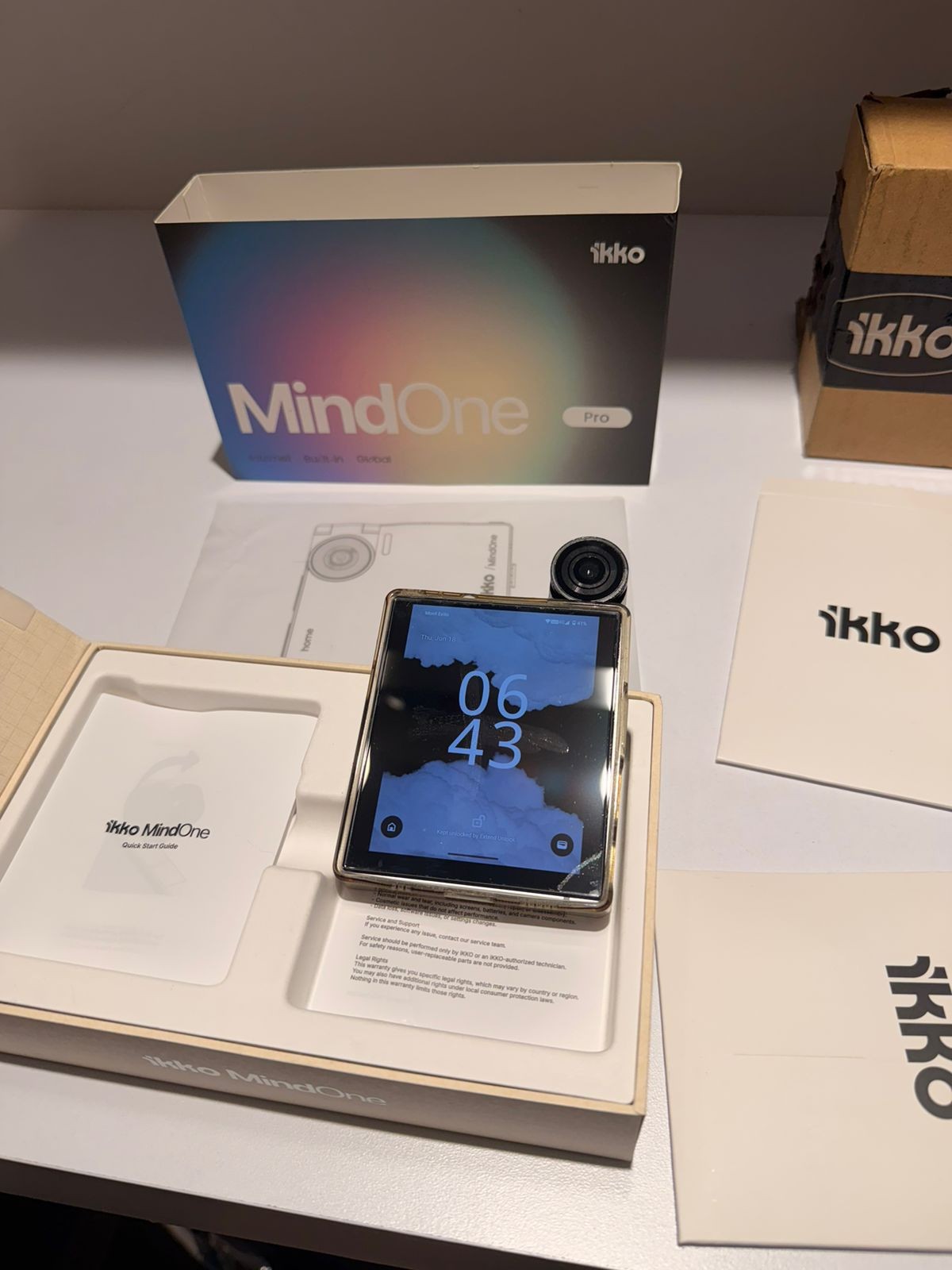IKKO MindOne Pro Pearl White with NEW SEALED SNAP-IN Keyboard Carbon-Black
