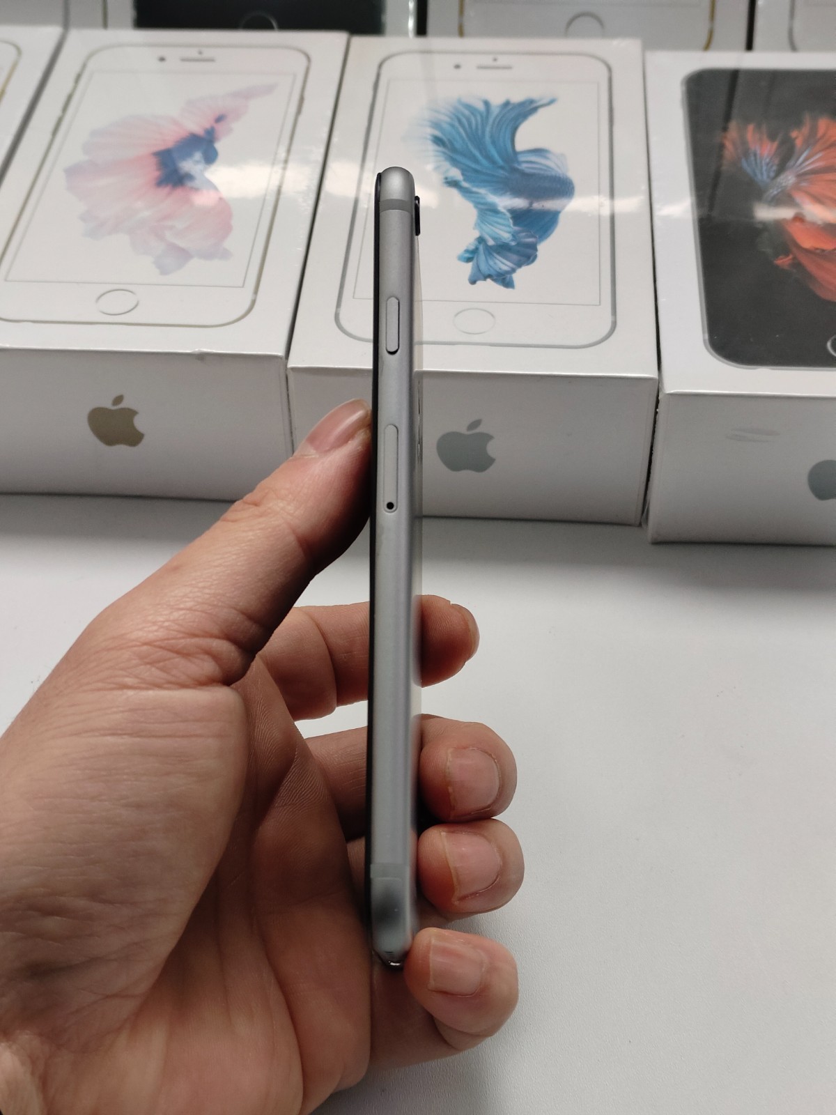 Boxed Apple iPhone 6s/6s PLUS 16/32/64/128GB Factory UNLOCKED(any carrier)