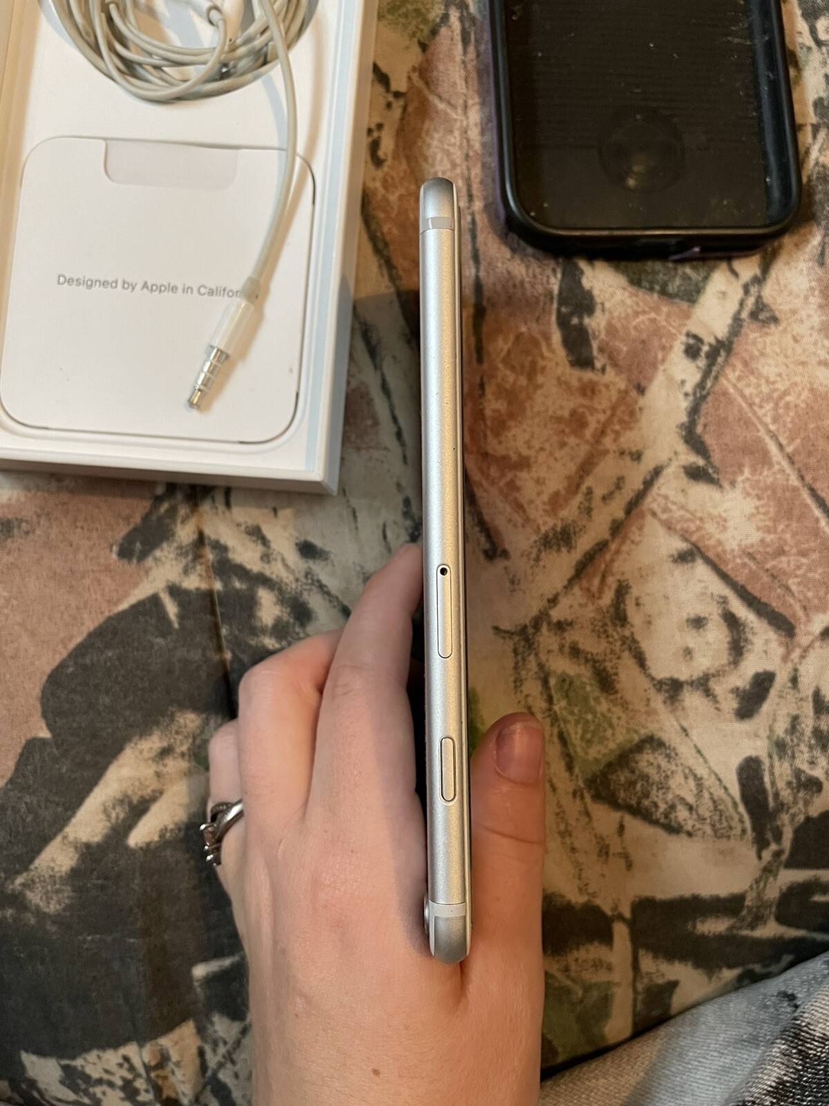 Apple iPhone 6s – 32GB – Silver (AT&T) A1633 (CDMA + GSM)
