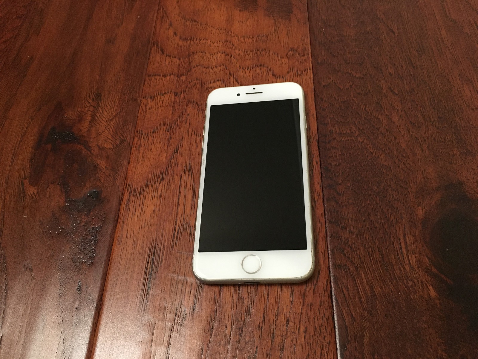 Apple iPhone 8 (A1863) 64GB Silver (Unlocked) CDMA and GSM. Excellent Condition