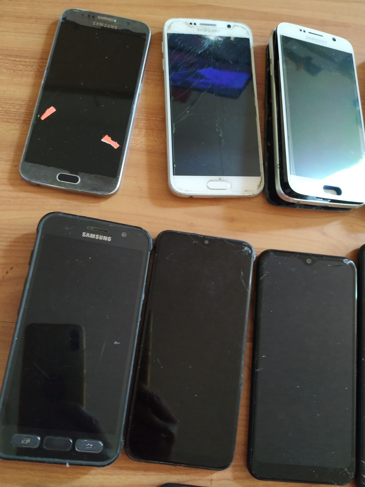 Lot of 12 Mixed model Samsung Galaxy S7 active /S6 and other For parts
