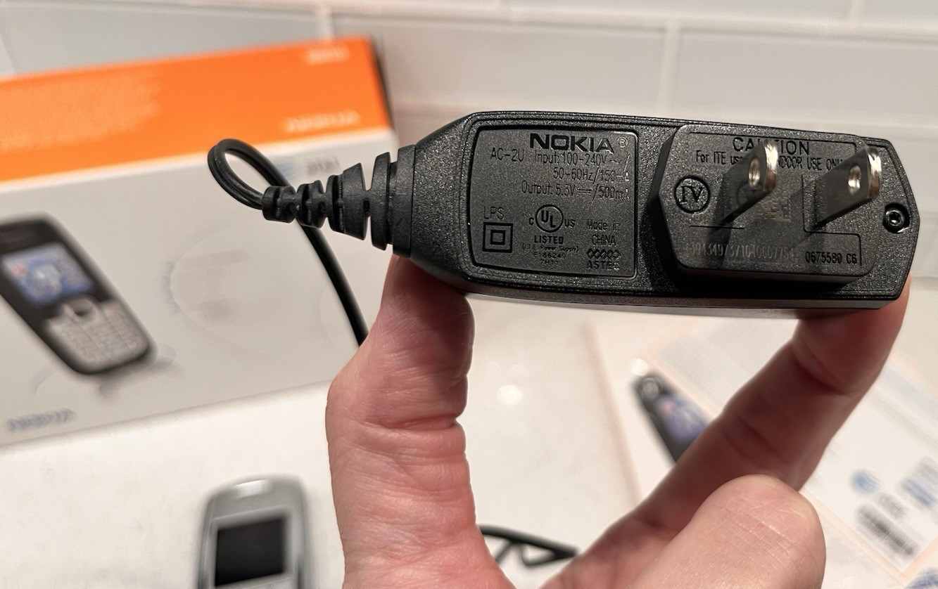 Nokia 2610 SILVER (Cingular) Cel Phone – NOT WORKING FOR PARTS – Vintage