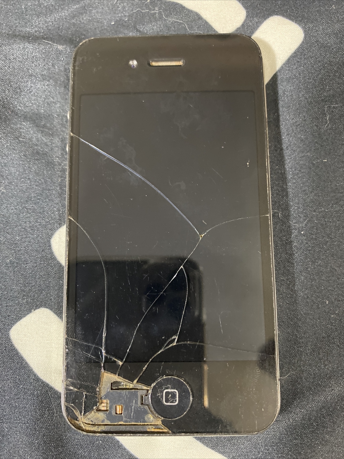 Apple iPhone 4 Black A1332 (GSM) For Parts or Not Working
