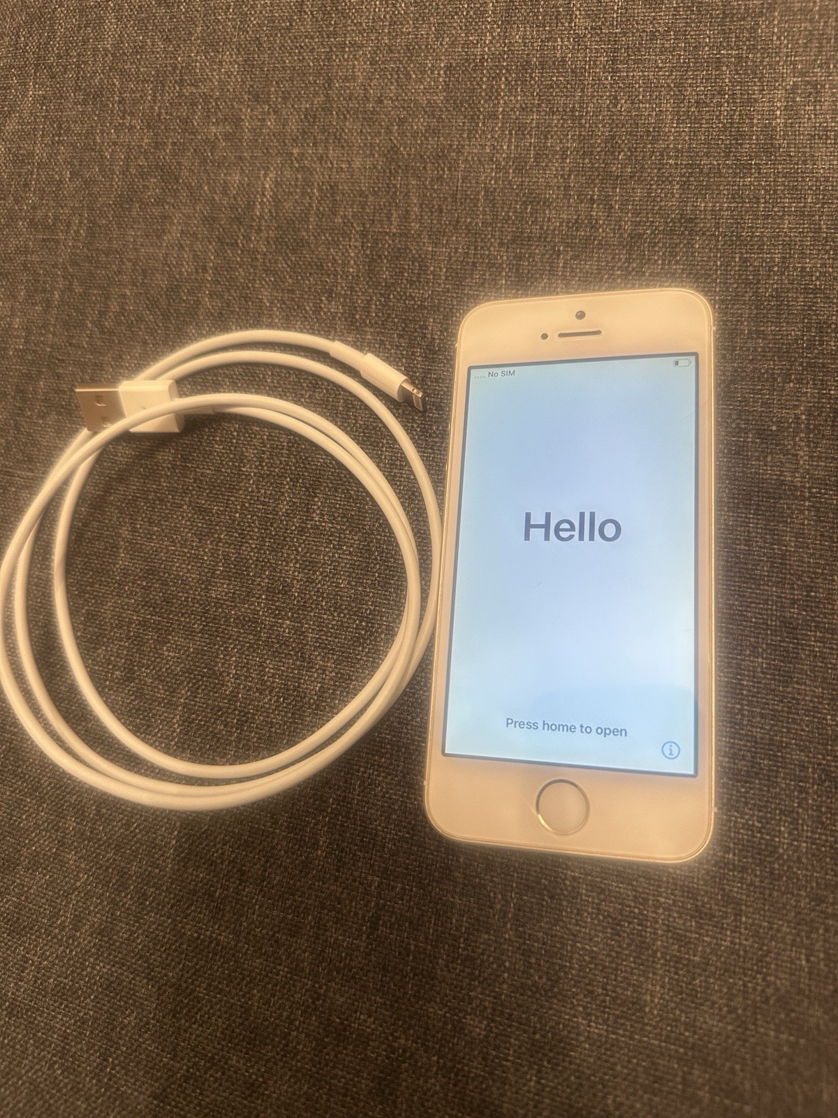 Apple iPhone SE A1662 16GB Gold 4.0in Touch ID Unlocked