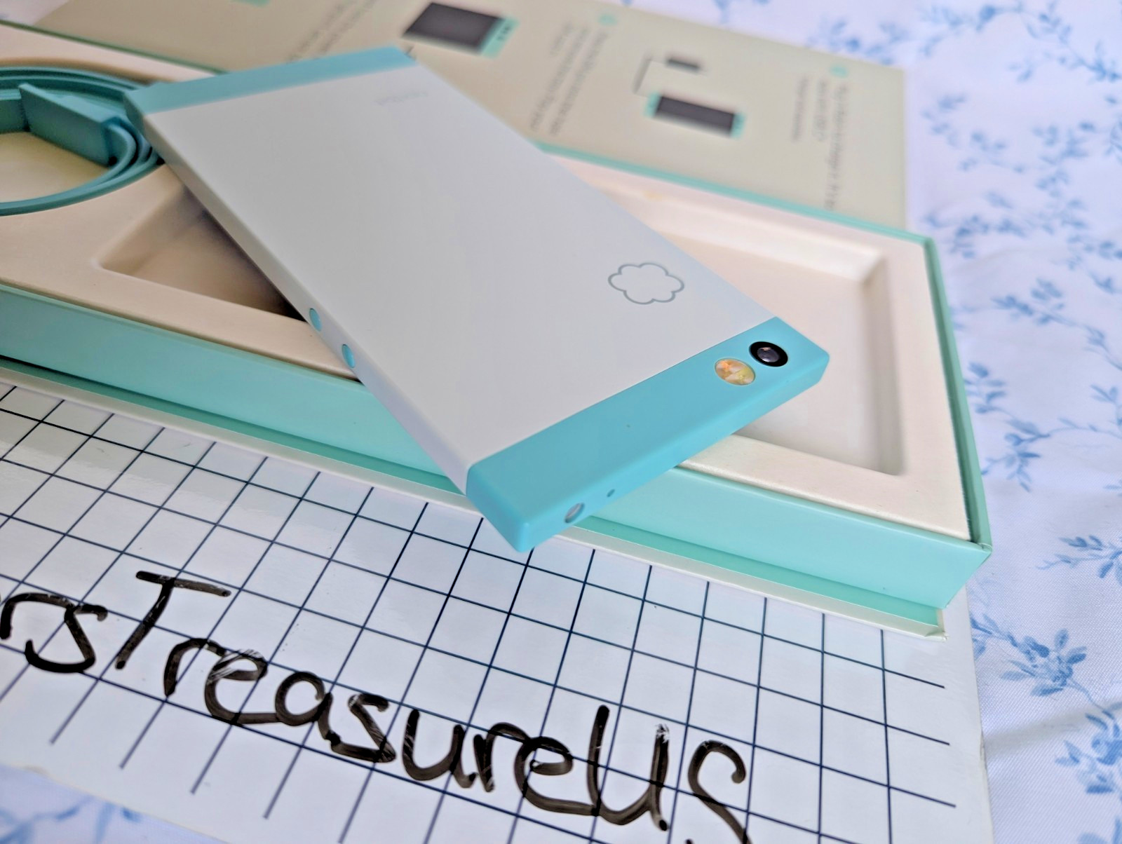 Nextbit Robin 32GB Unlocked Smartphone – Mint / Cyan (With Box & Cables)
