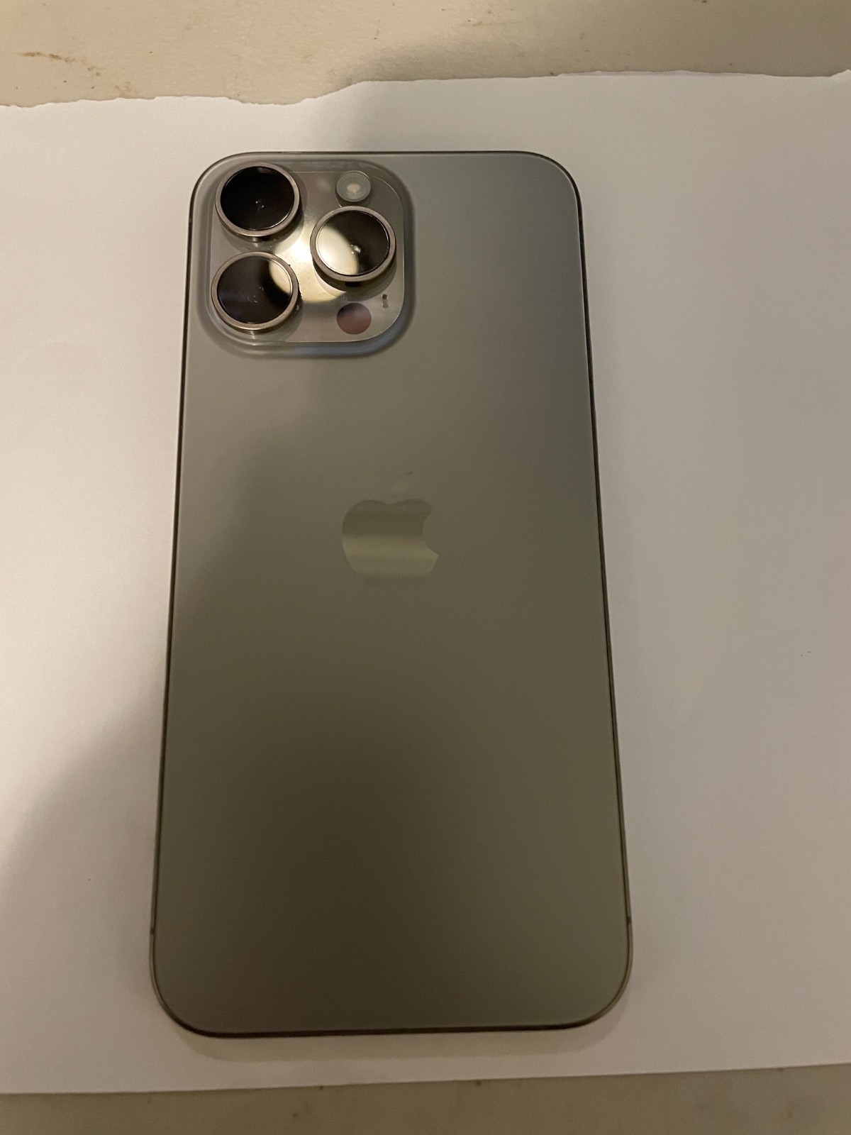 Apple iPhone 15 Pro Max – 256 GB – Natural Titanium FOR PARTS ONLY