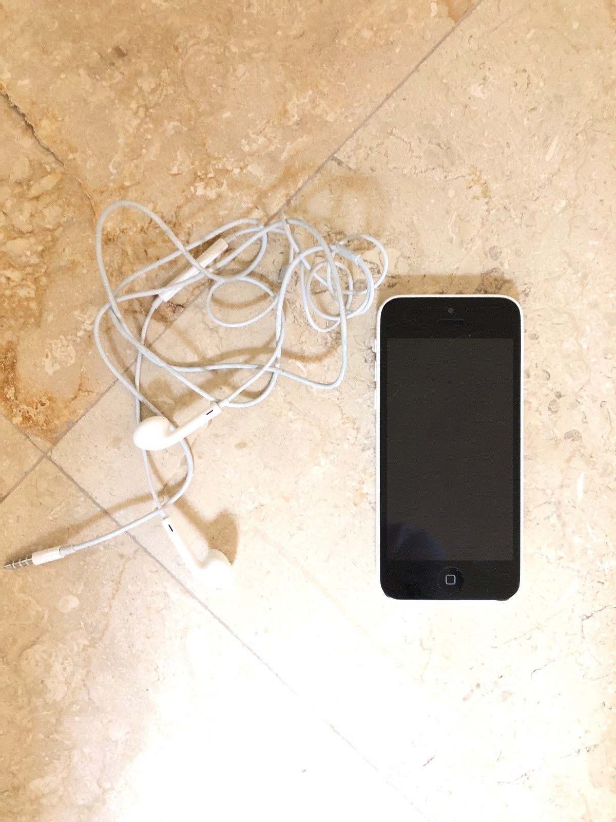 Apple iPhone 5c – 16GB – White (Unlocked) A1532 (GSM)