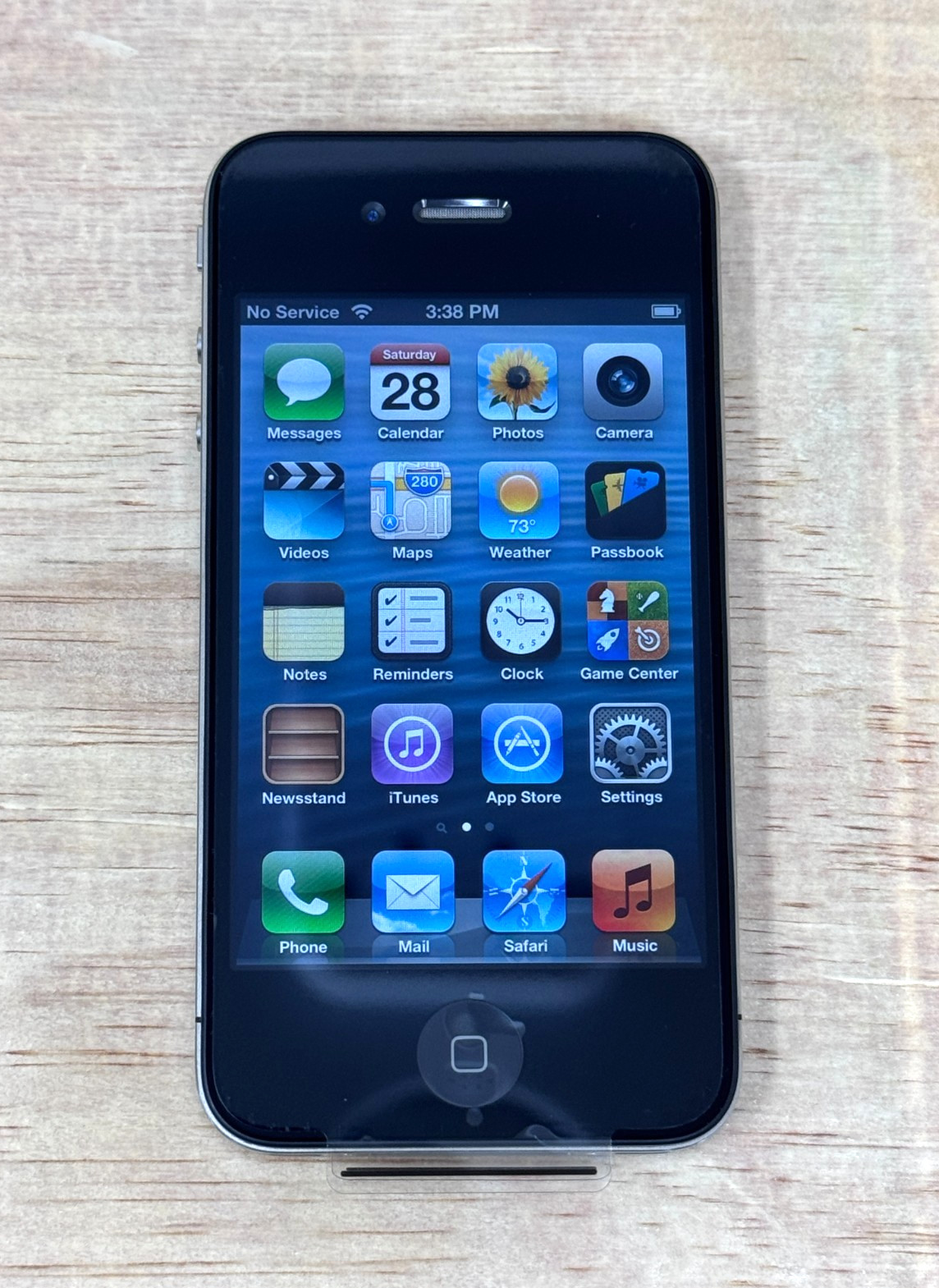 Apple iPhone 4, Black, 8 GB (AT&T) – Model: A1332, GSM, Complete w/ Original Box