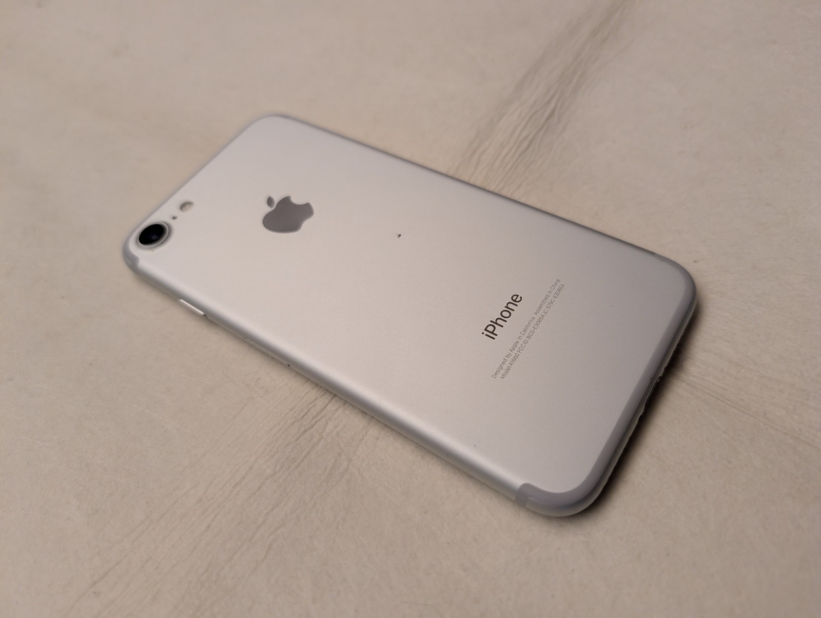 *NICE WORKING* Apple iPhone 7, 32GB, 2GB RAM Retina IPS A1660 Silver (Unlocked)