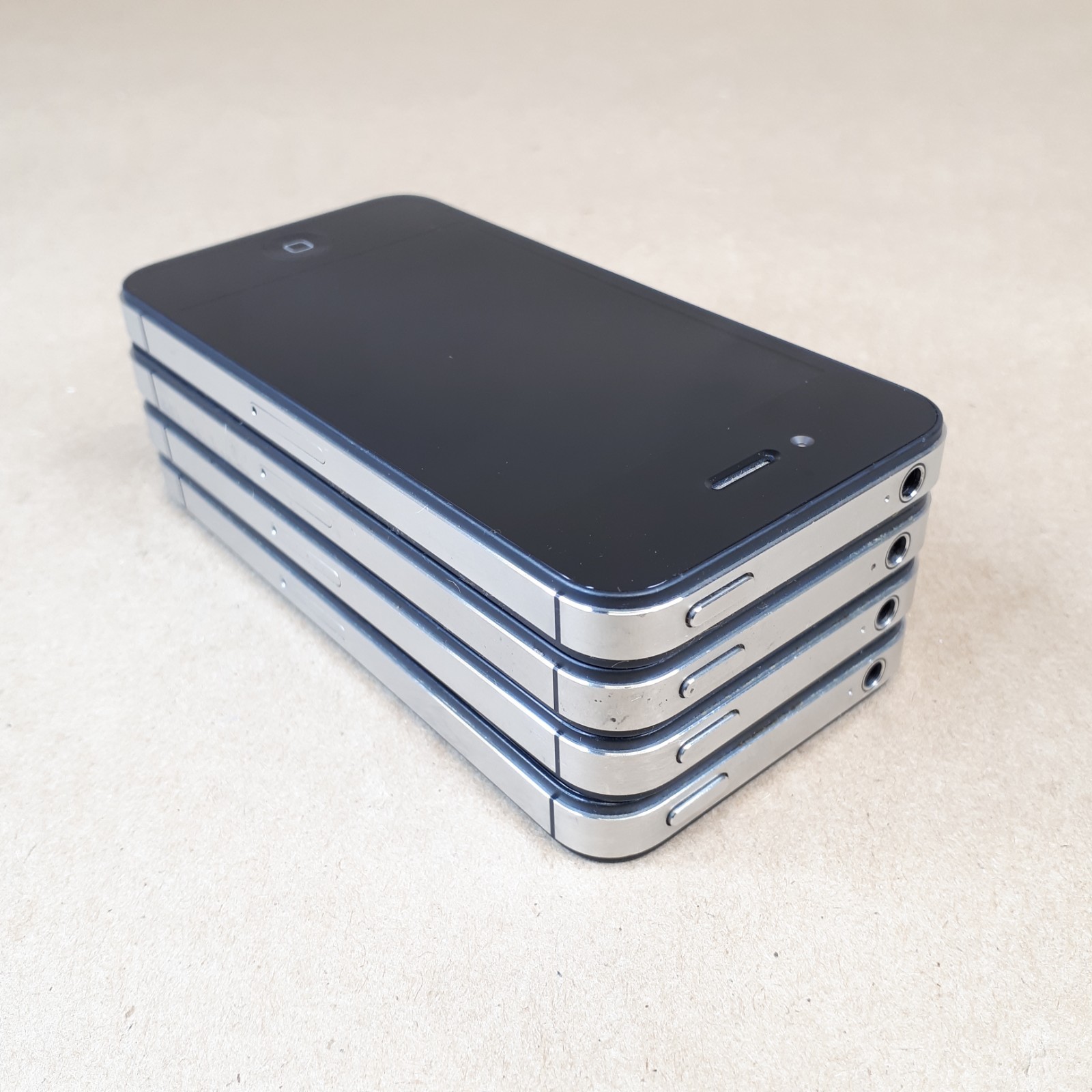Apple iPhone 4s A1387 16 GB 3.5 Inch 512 MB Rogers 8MP Black Lot of 4 E6911
