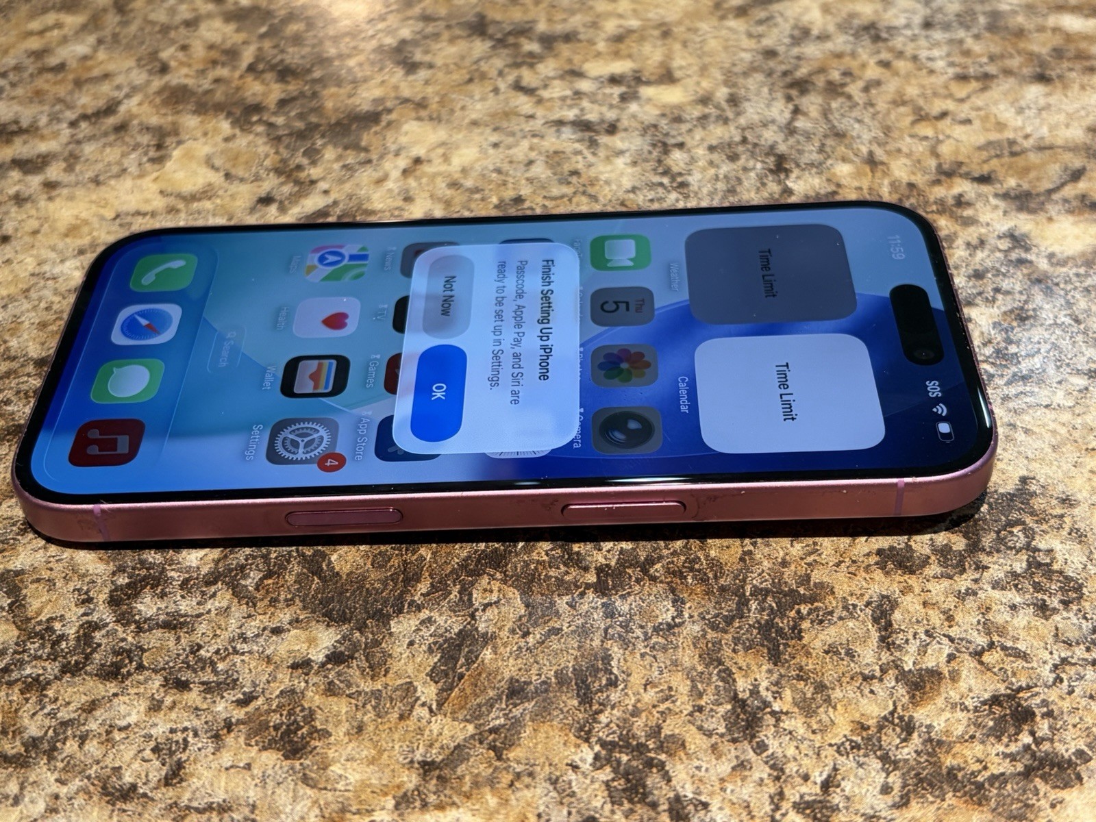 Apple iPhone Pink Smartphone Wi-Fi Bluetooth iOS Bar Style Wireless Mobile Phone