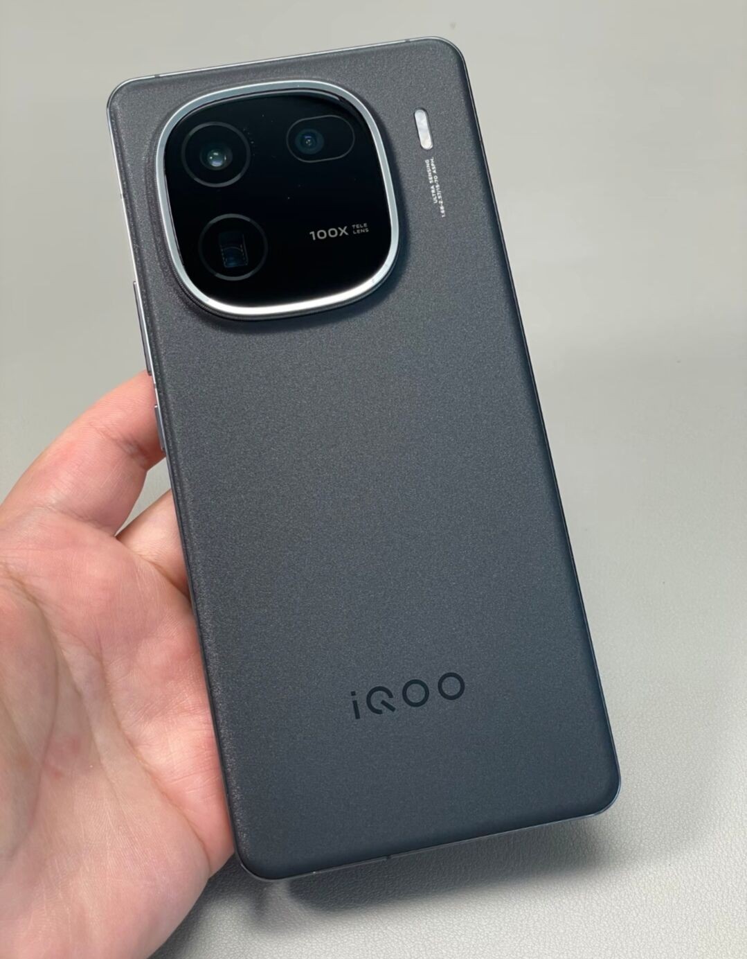 vivo iQOO 12 5G 6.78″ 64MP 256GB 512GB 1TB Snapdragon Android 14 5000mAh