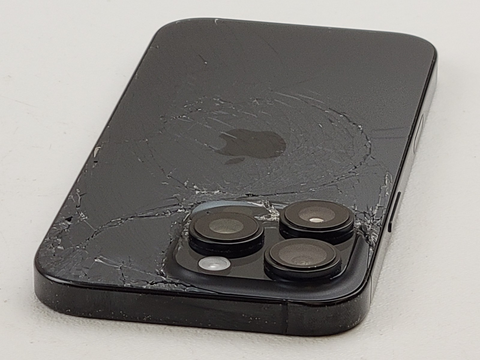 Apple iPhone 16 Pro (A3083) 128GB (Spectrum) – POOR CONDITION – Clean IMEI