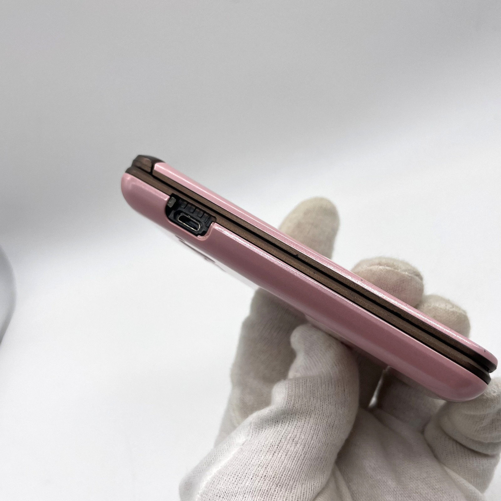 KYOCERA GRATINA KYF31 Pink Android Flip Phone Unlocked SIM Free Japan Clean