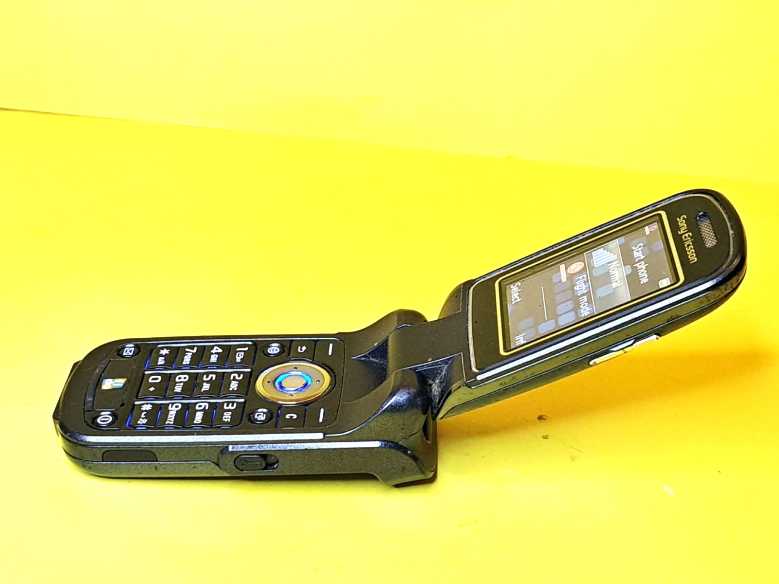 ⚡2G ONLY⚡SONY ERICSSON Z710i 1.9″ 2MP GSM 10MB TFT FLIP FLIP OLD FIDO CELL PHONE