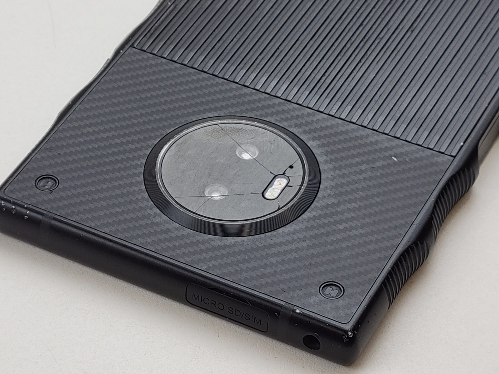 RED HYDROGEN One (H1A1000) 128GB (Verizon) – BLEMISHED – Clean IMEI – J8478