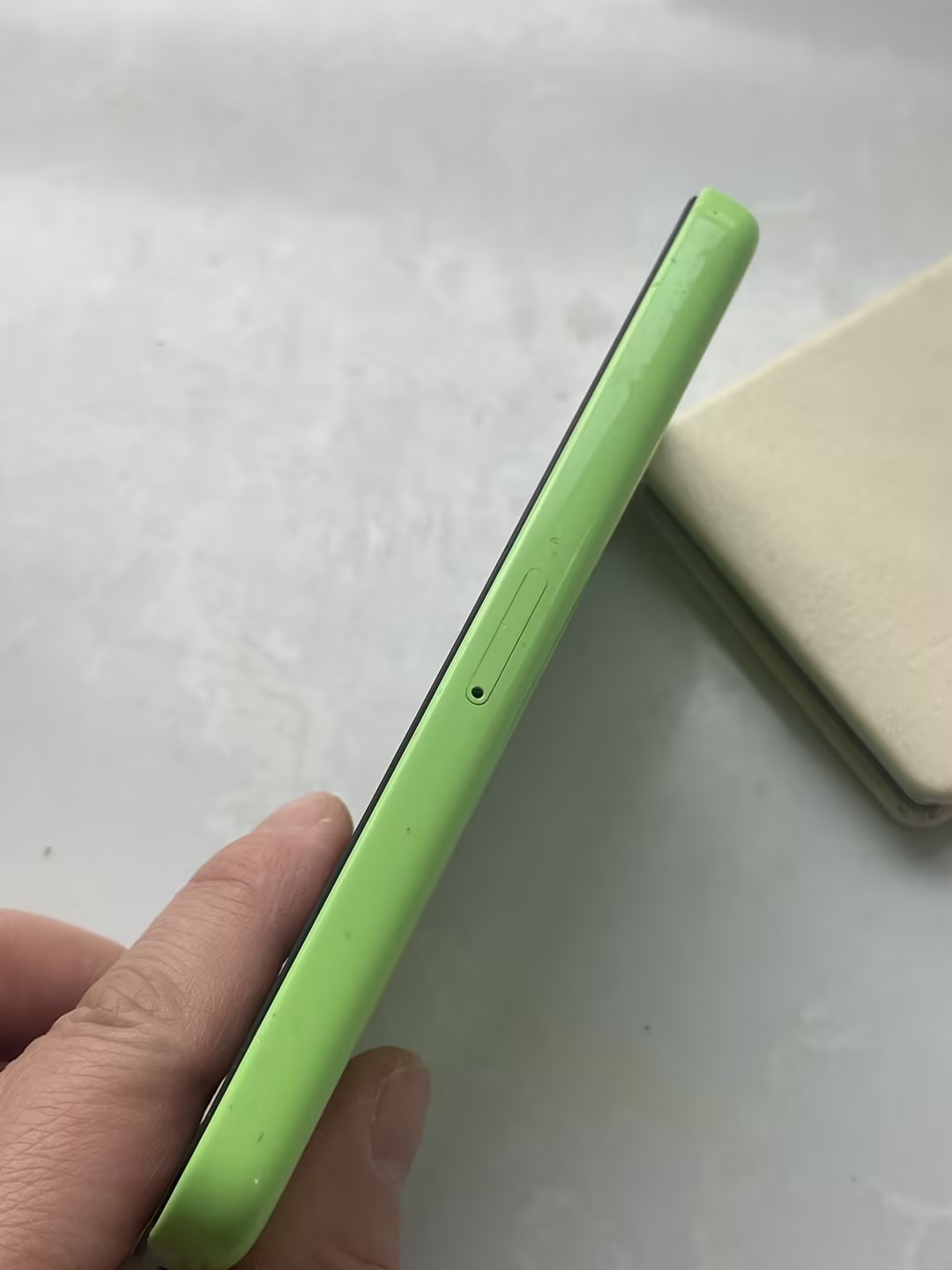 Apple iPhone 5C Unlocked New Battery 8/16/32GB BLUE/GREEN/PINK/WHITE/ YELLOW