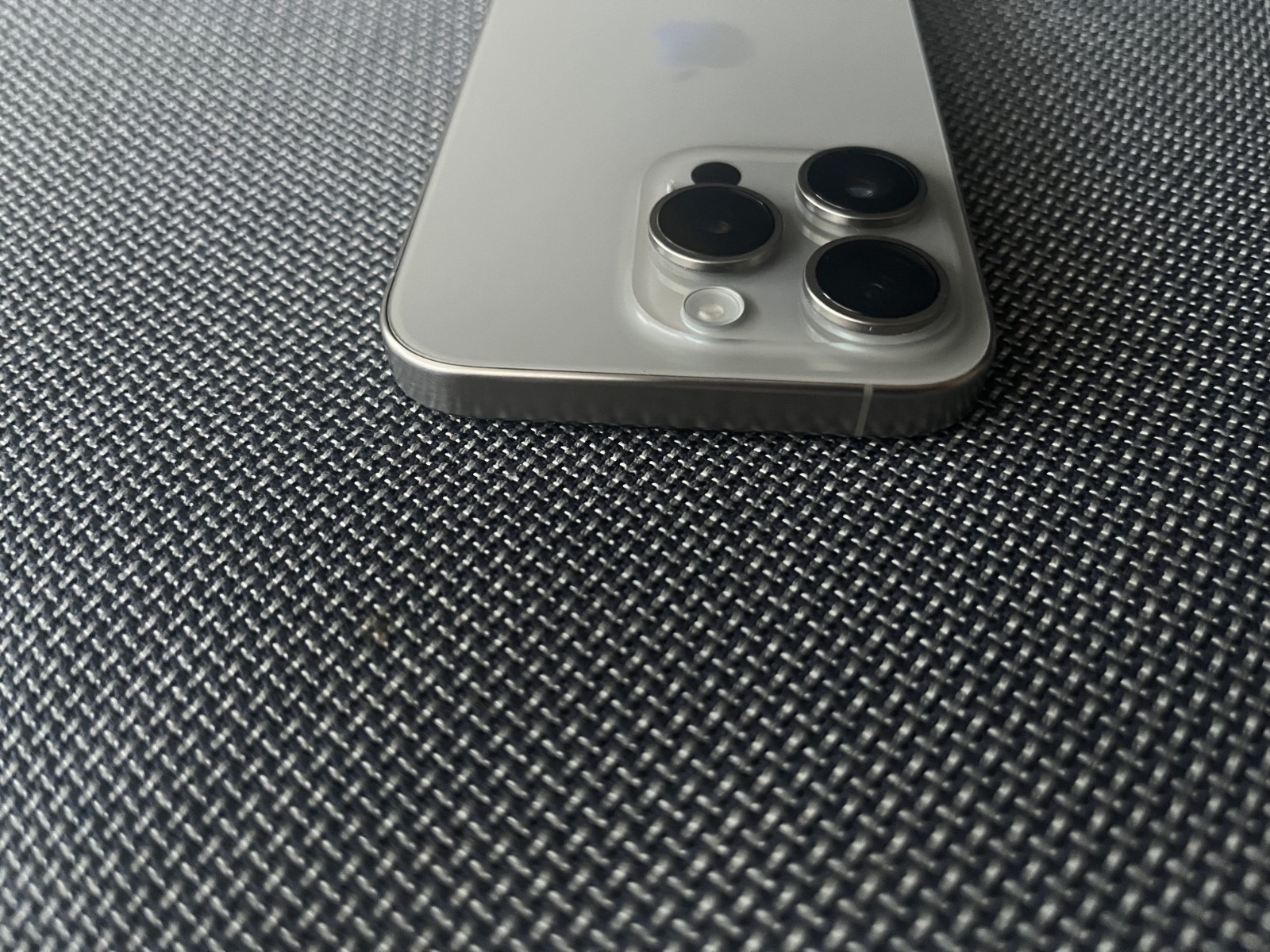 Apple iPhone 15 Pro – 128 GB – Natural Titanium (Unlocked) Physical SIM