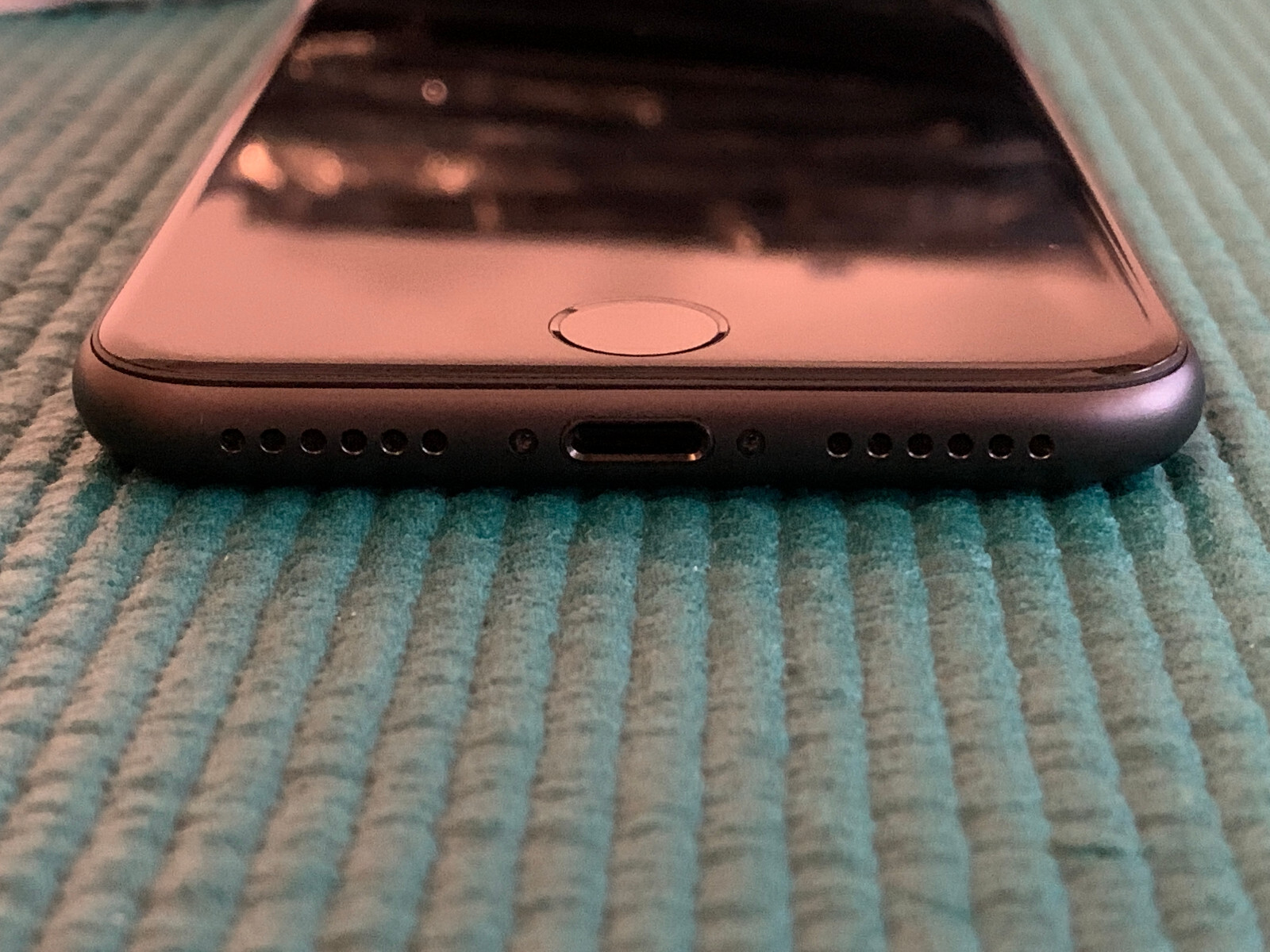 Apple iPhone 8 64GB Unlocked Smartphone – Space Gray A1905 (GSM)