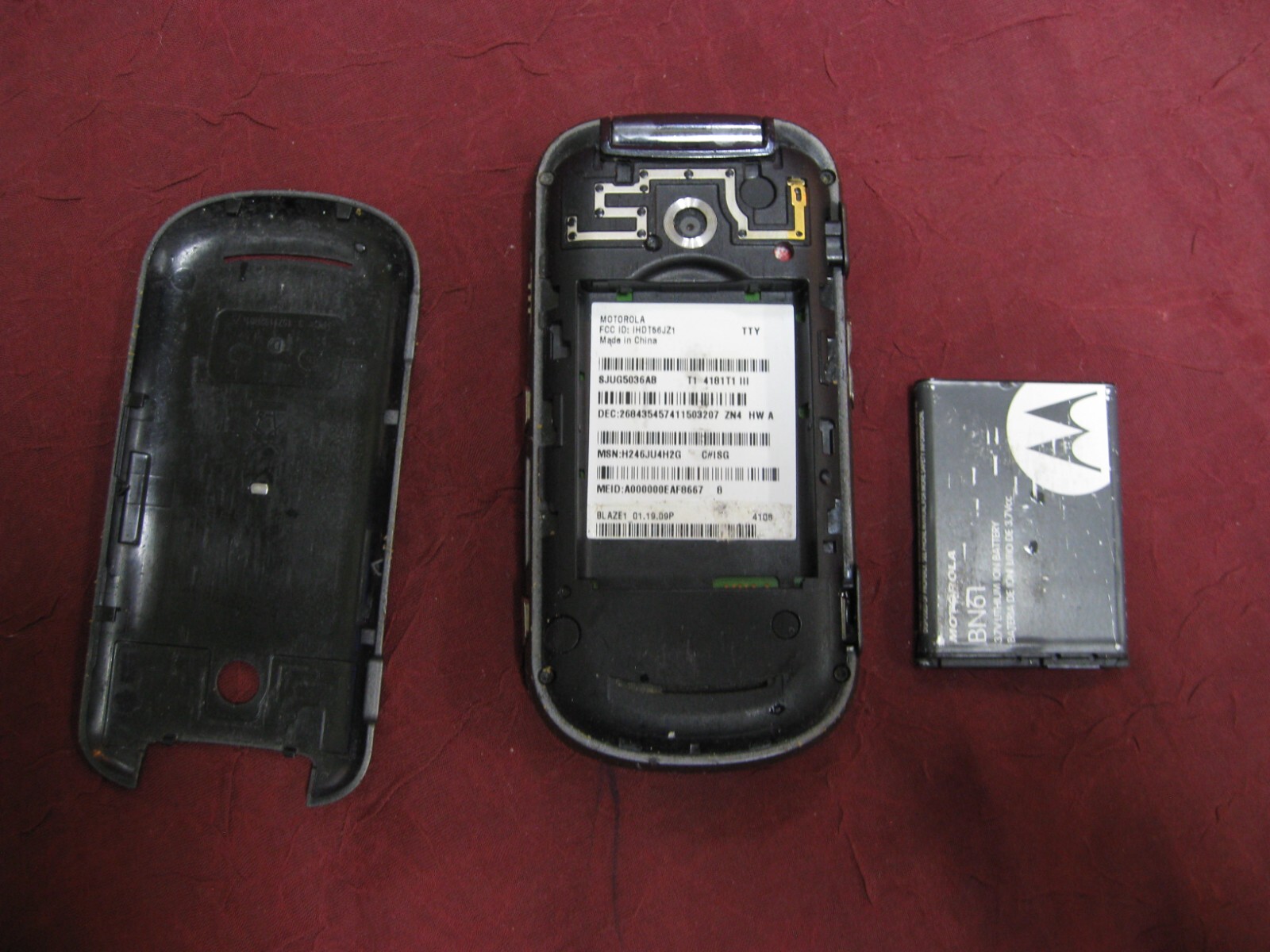 Motorola Krave ZN4 Smartphone (Verizon) – 128 MB Gray – FOR PARTS SEE DESC