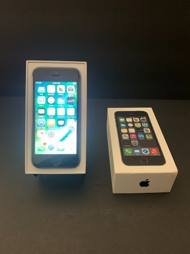 Apple iPhone 5s – Space Gray – 32GB – Factory Unlocked (Model A1533) – Phone/Box
